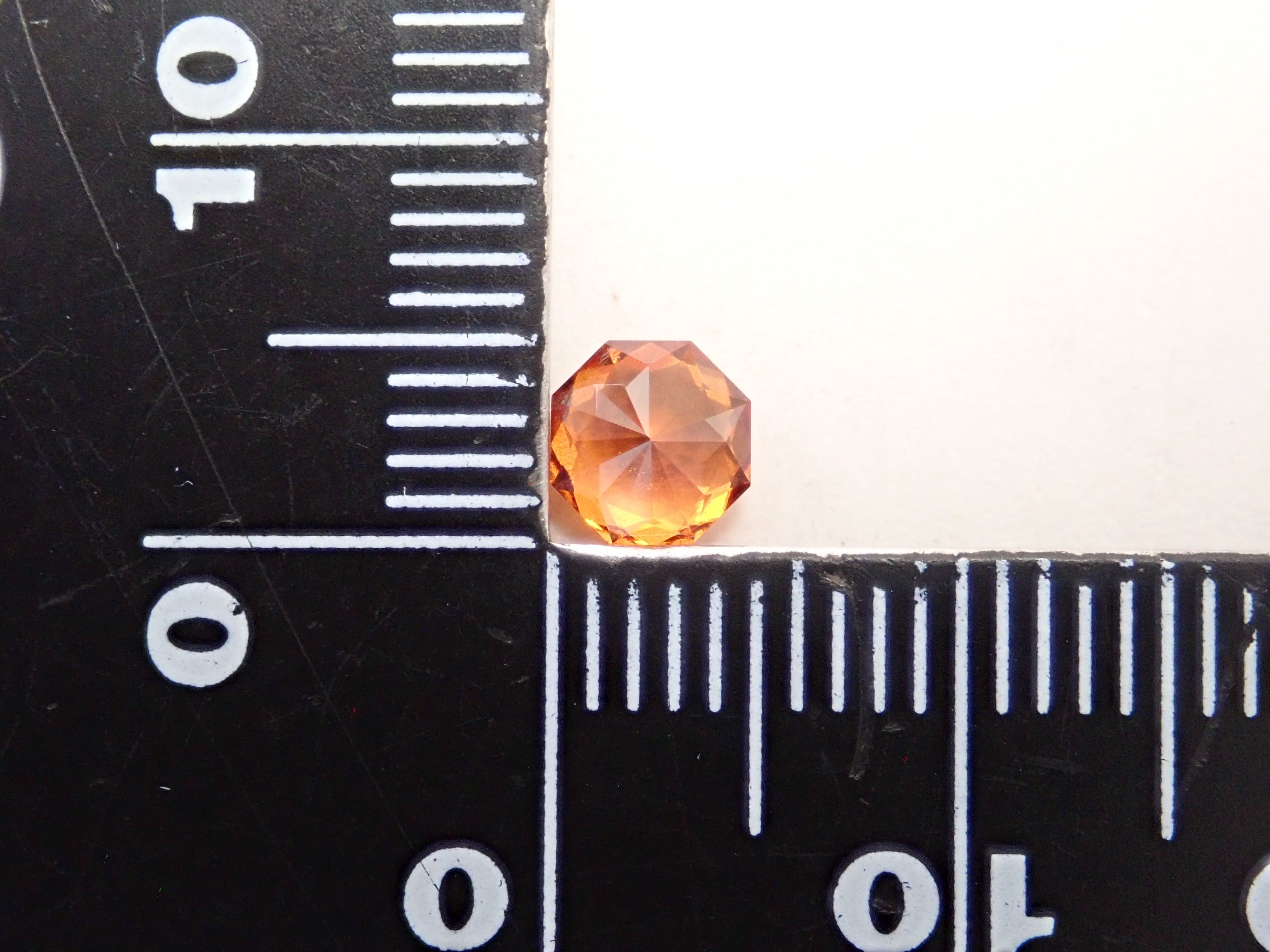 12561611掲載】スリランカ産ヘソナイトガーネット 0.681ctルース