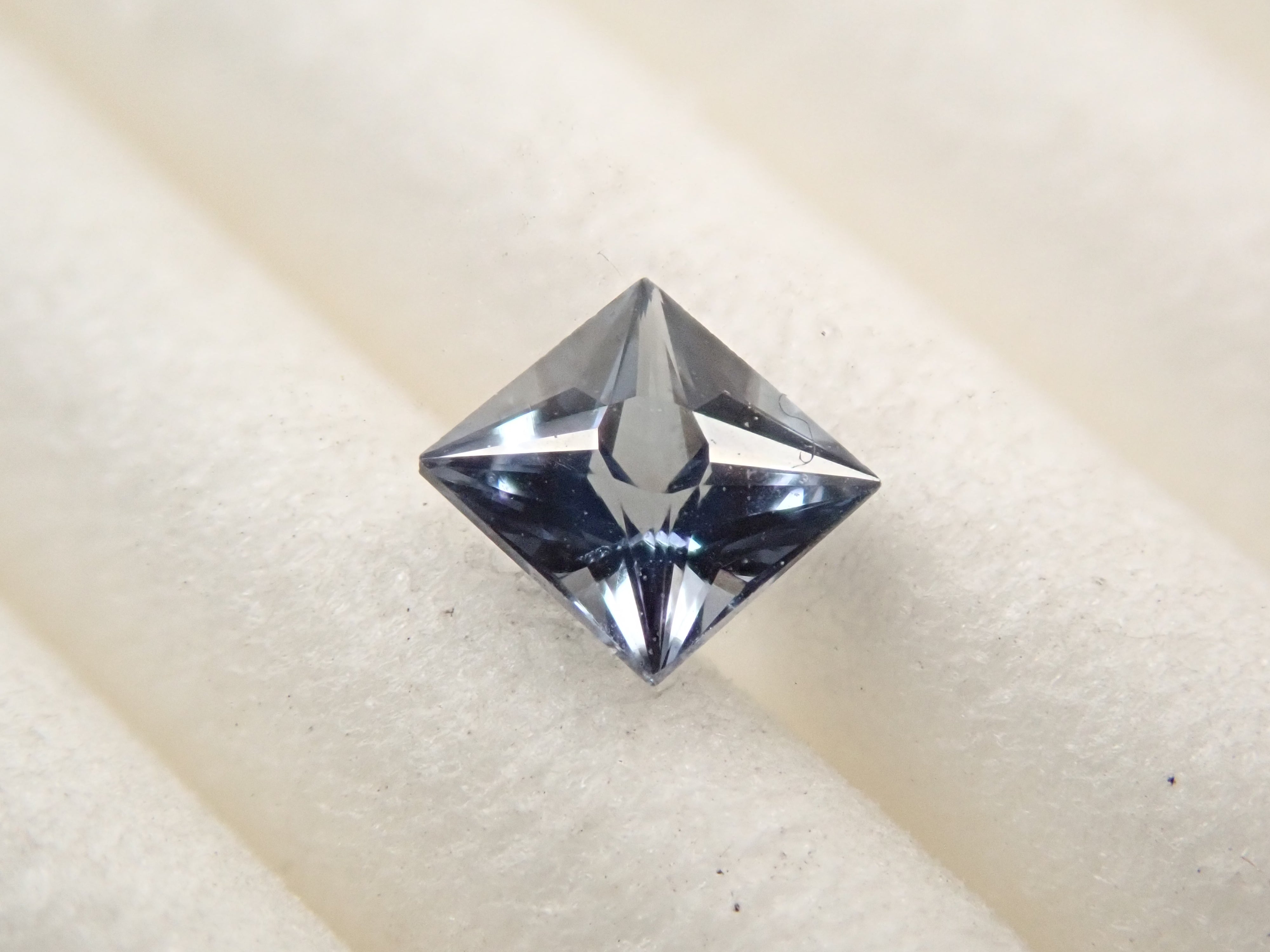 タンザニア産スピネル 0.165ctルース