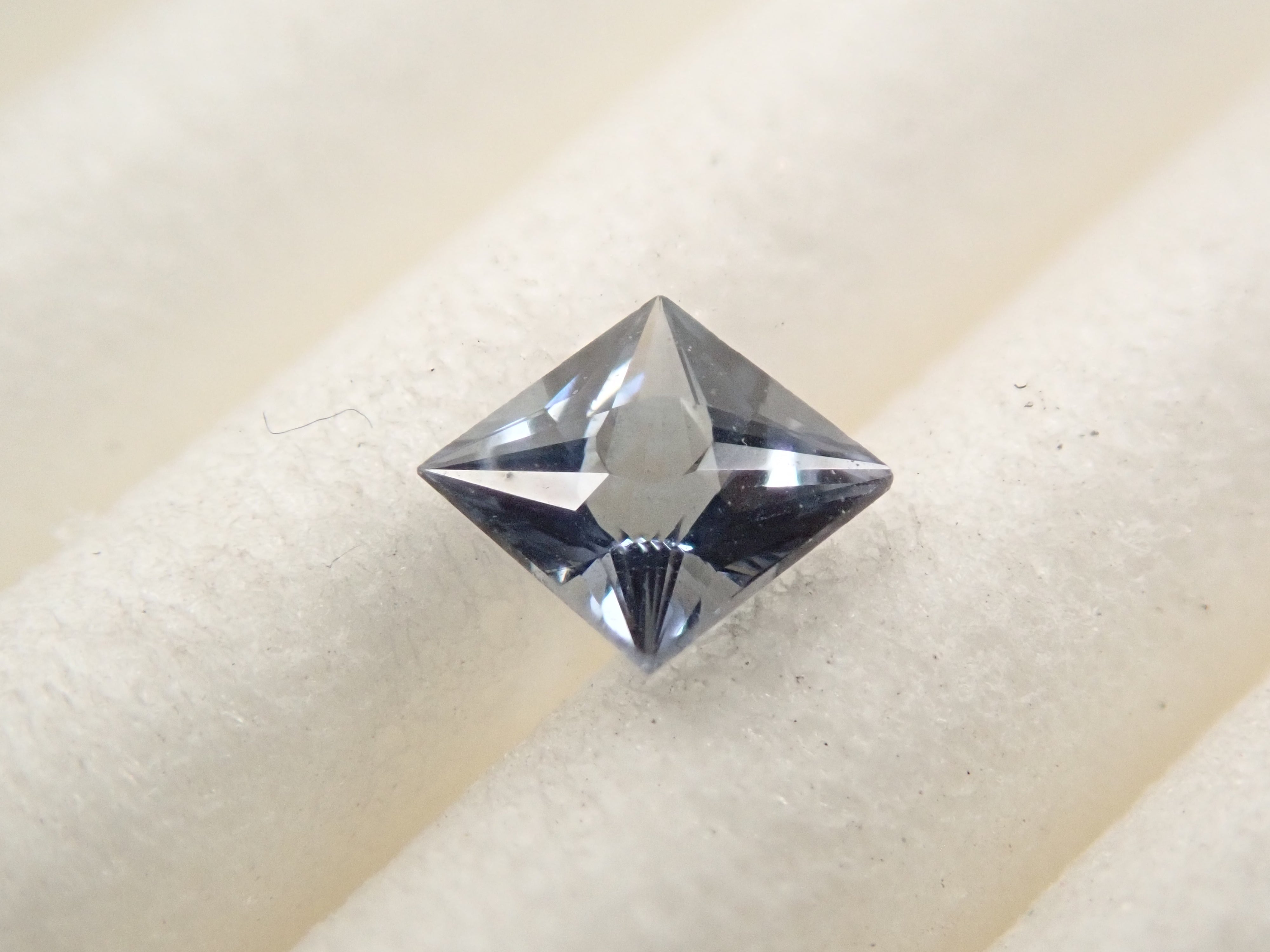 タンザニア産スピネル 0.165ctルース