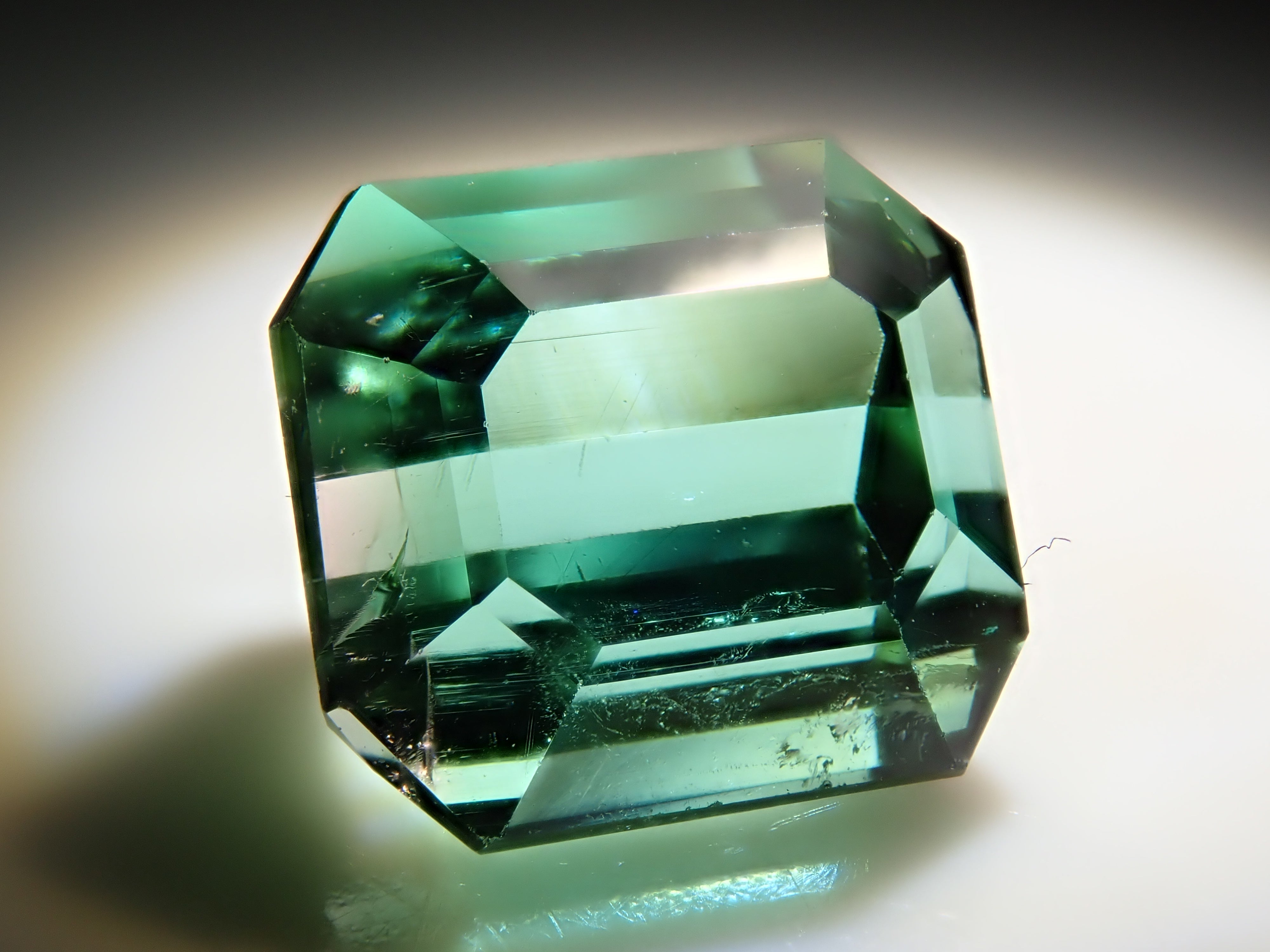 アフガニスタン産バイカラートルマリン 2.664ctルース（シーフォーム