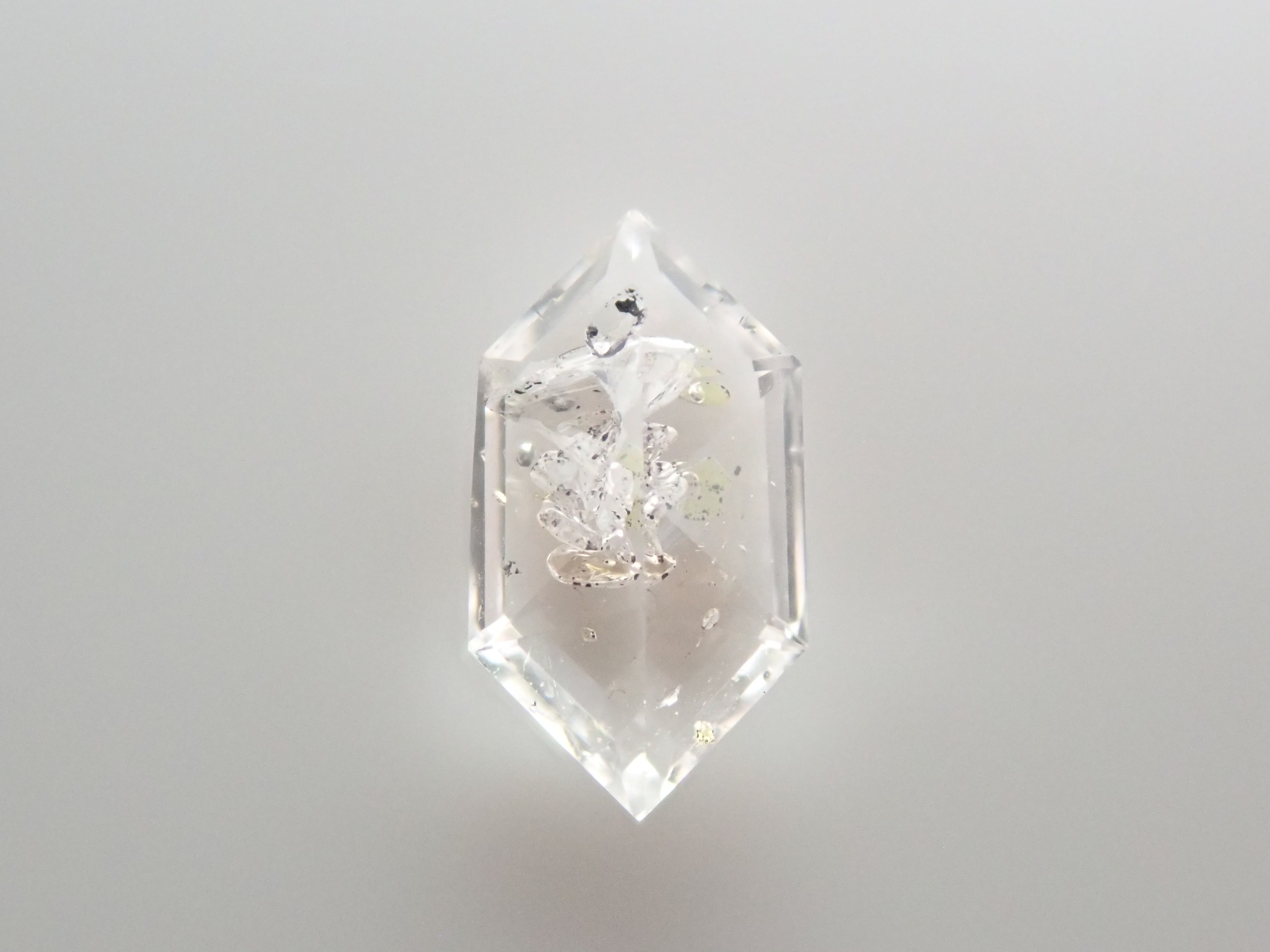 オイルインクォーツ 0.235ctルース