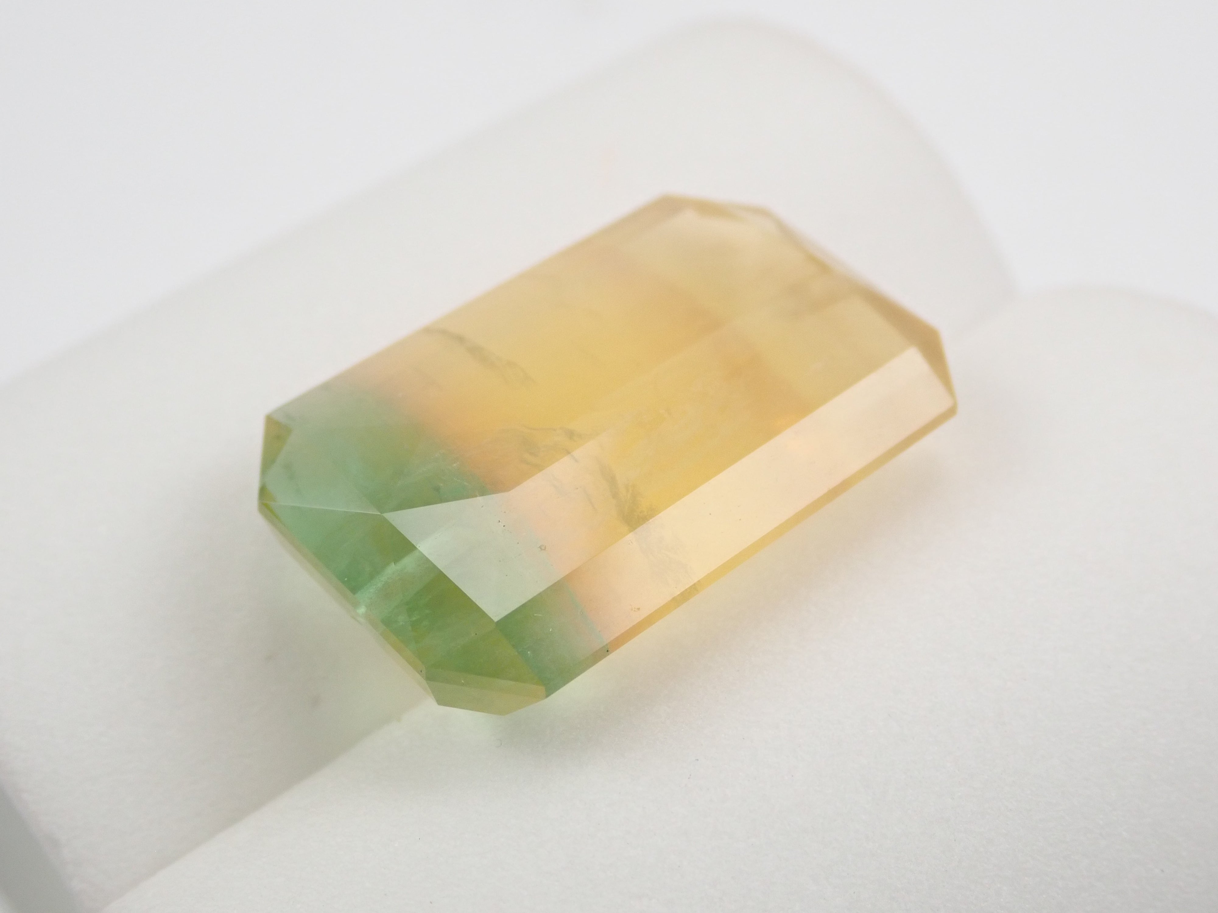 バイカラーフローライト 24.682ctルース