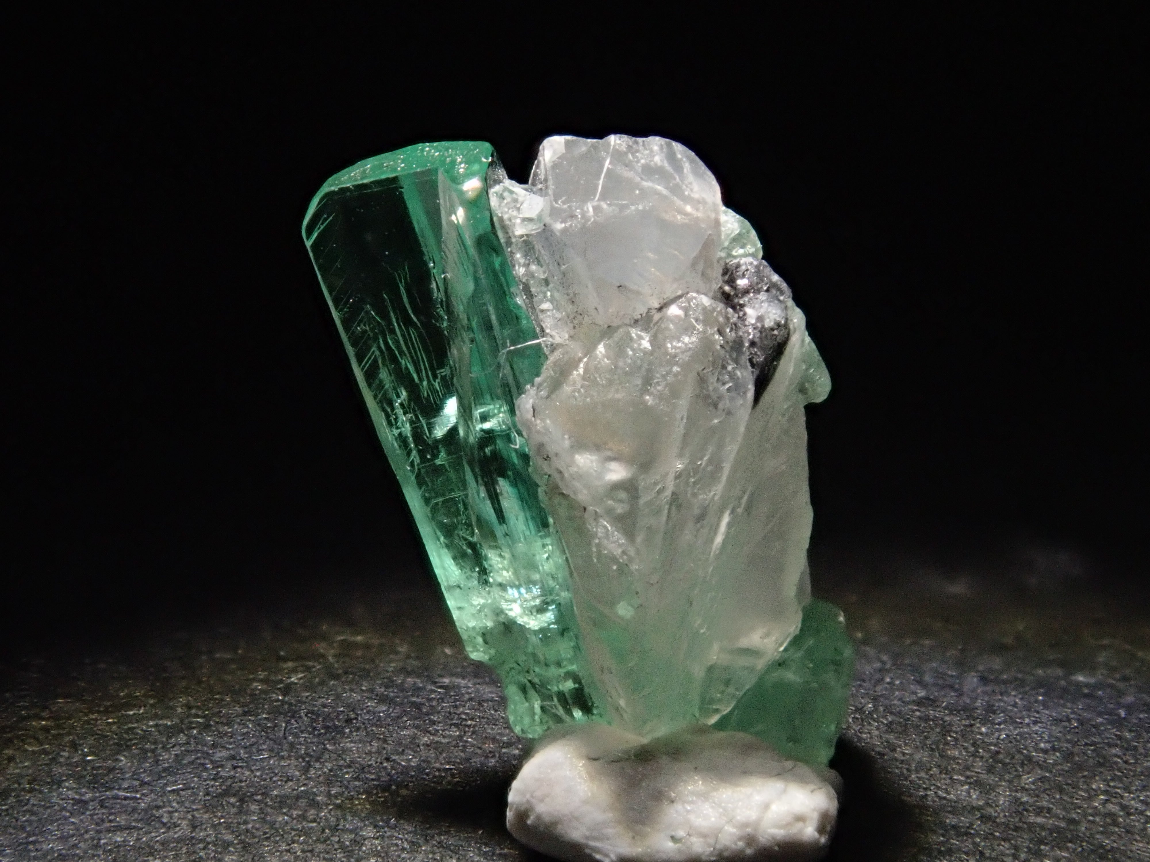 コロンビア産エメラルド 1.435ct原石