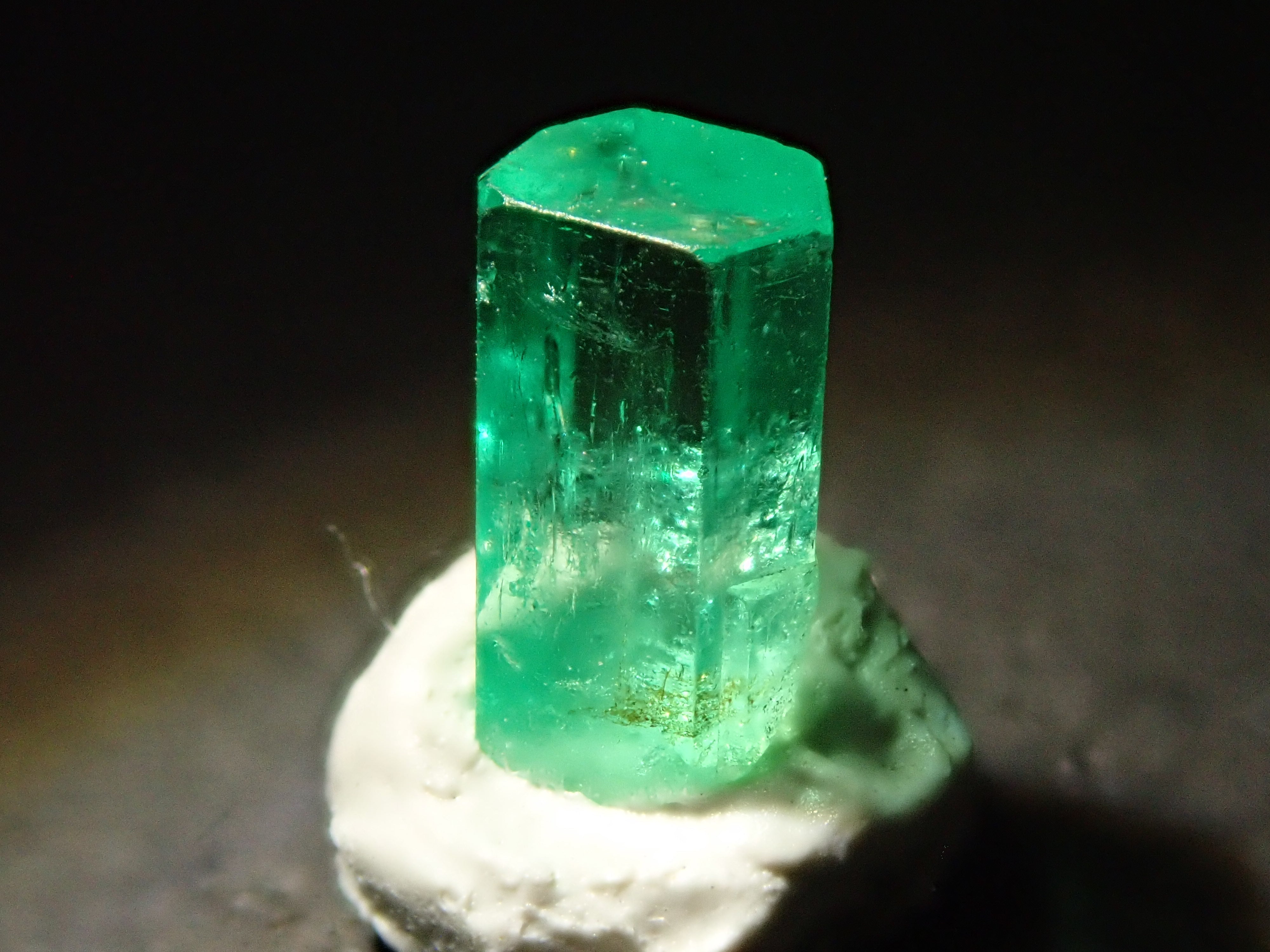 コロンビア産エメラルド 0.499ct原石