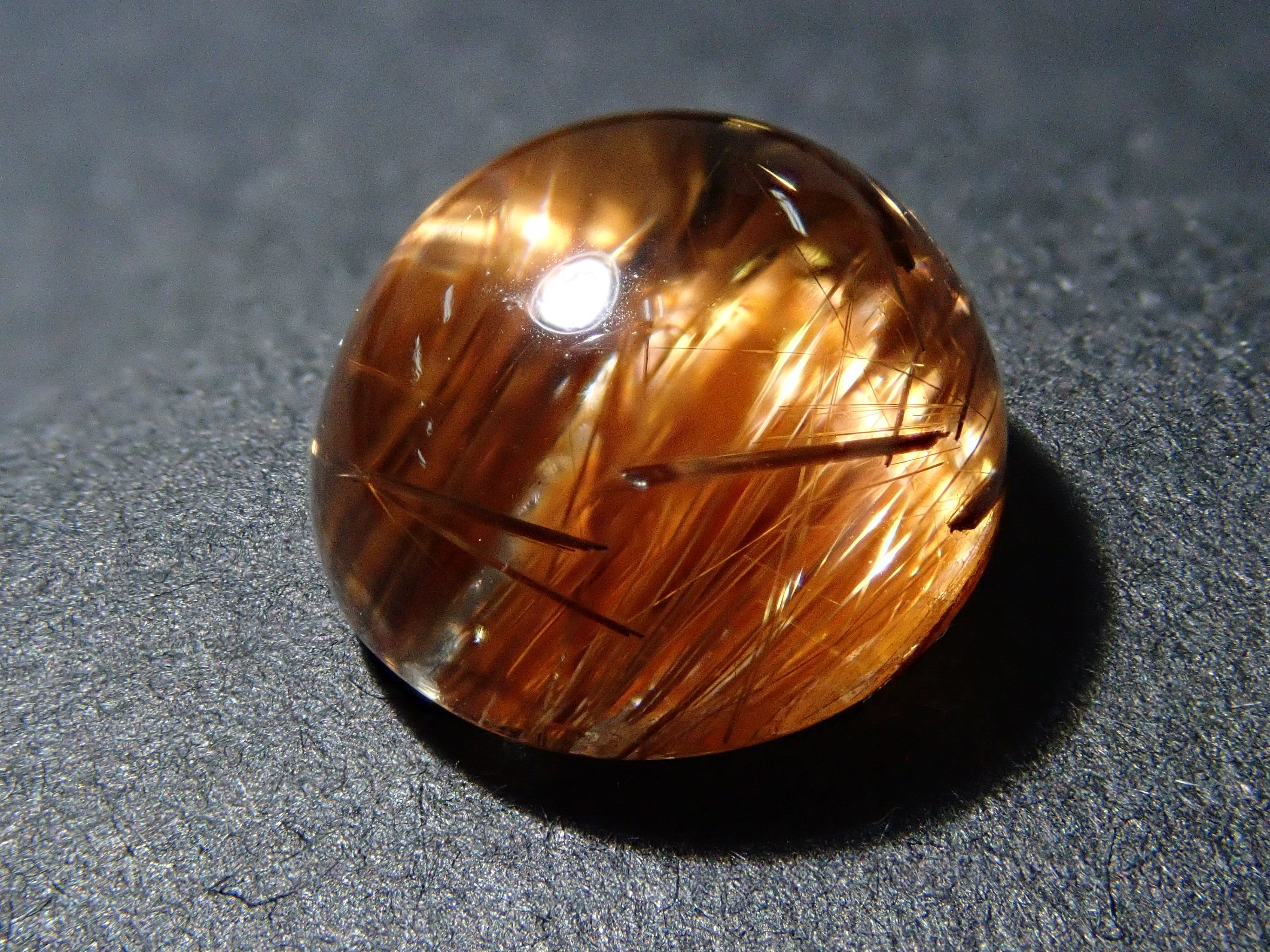 ブラジル産ルチルキャッツアイ 3.306ctルース