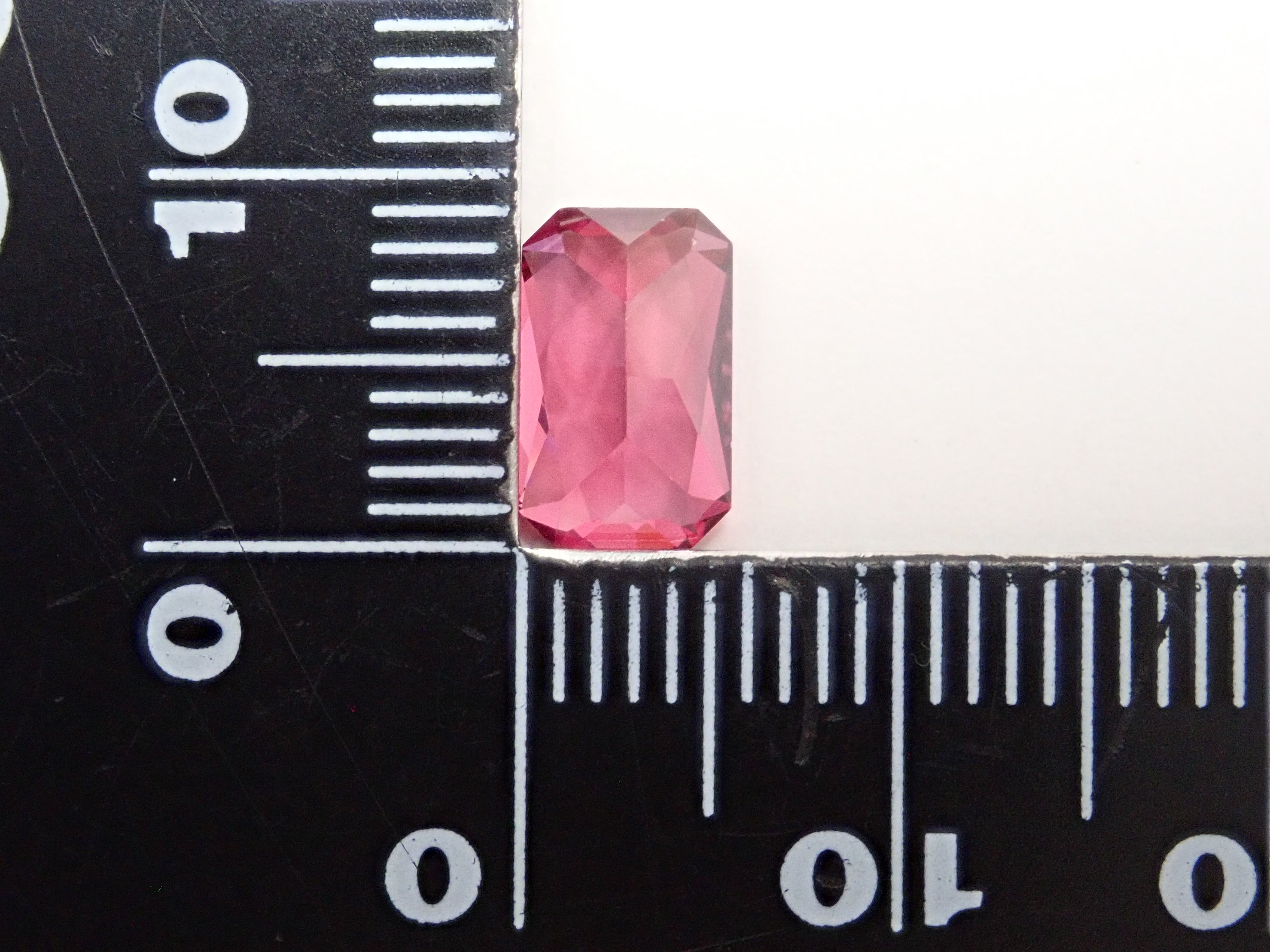 スリランカ産ロードライトガーネット 1.858ctルース