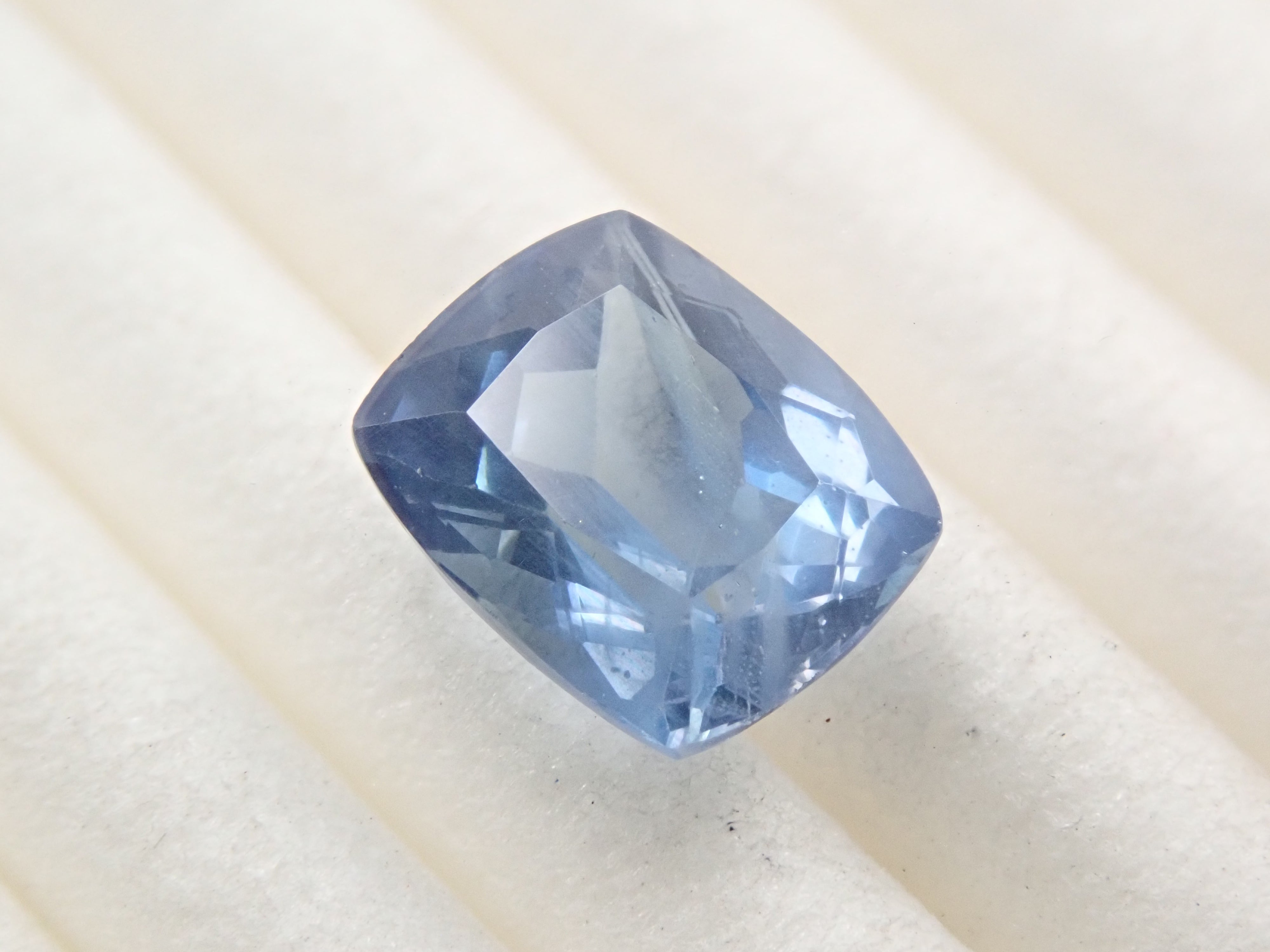 ジンバブエ産ブルーアパタイト（UVタイプ） 1.189ctルース