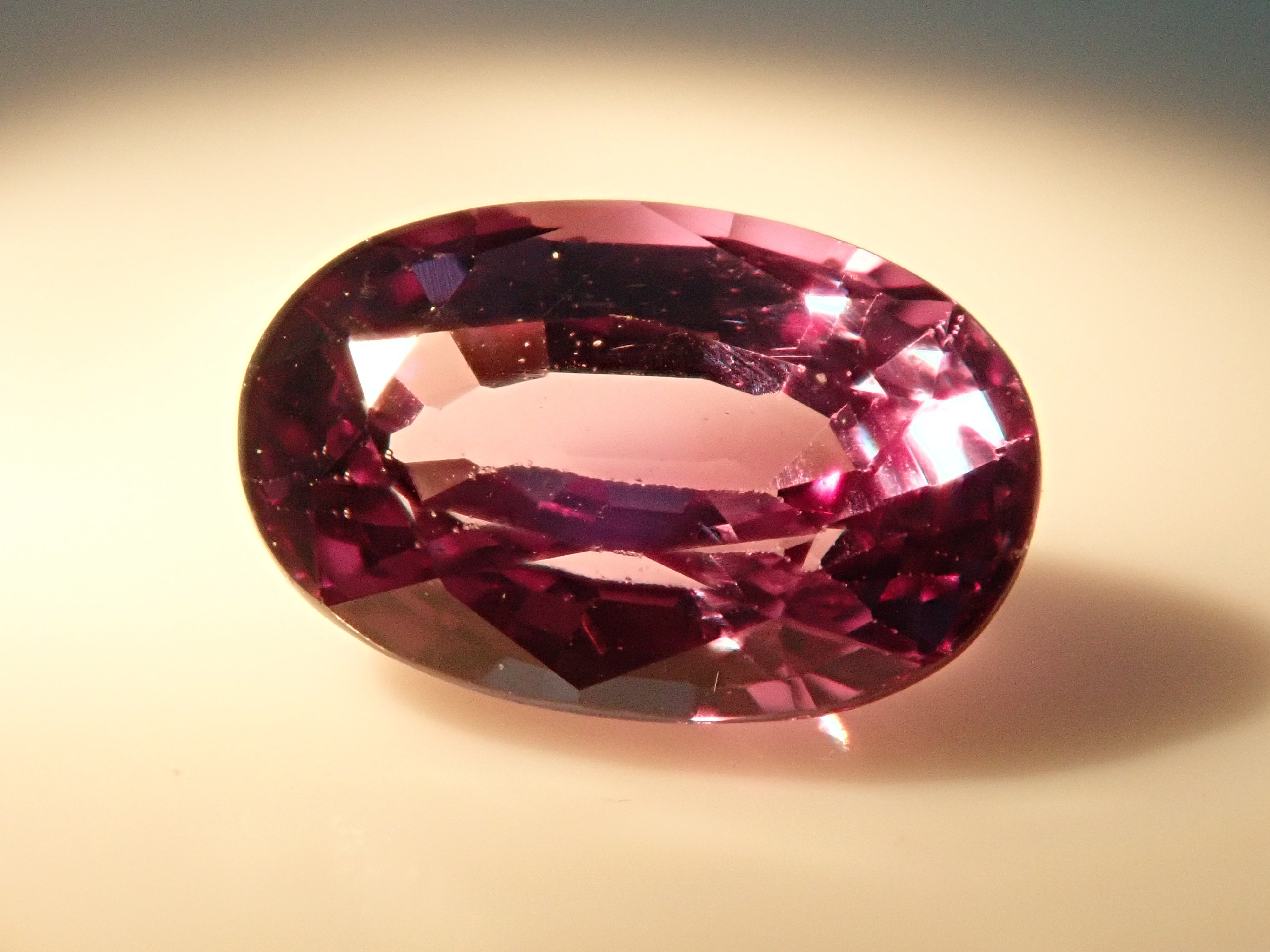 マダガスカル産カラーチェンジガーネット 0.648ctルース 日独