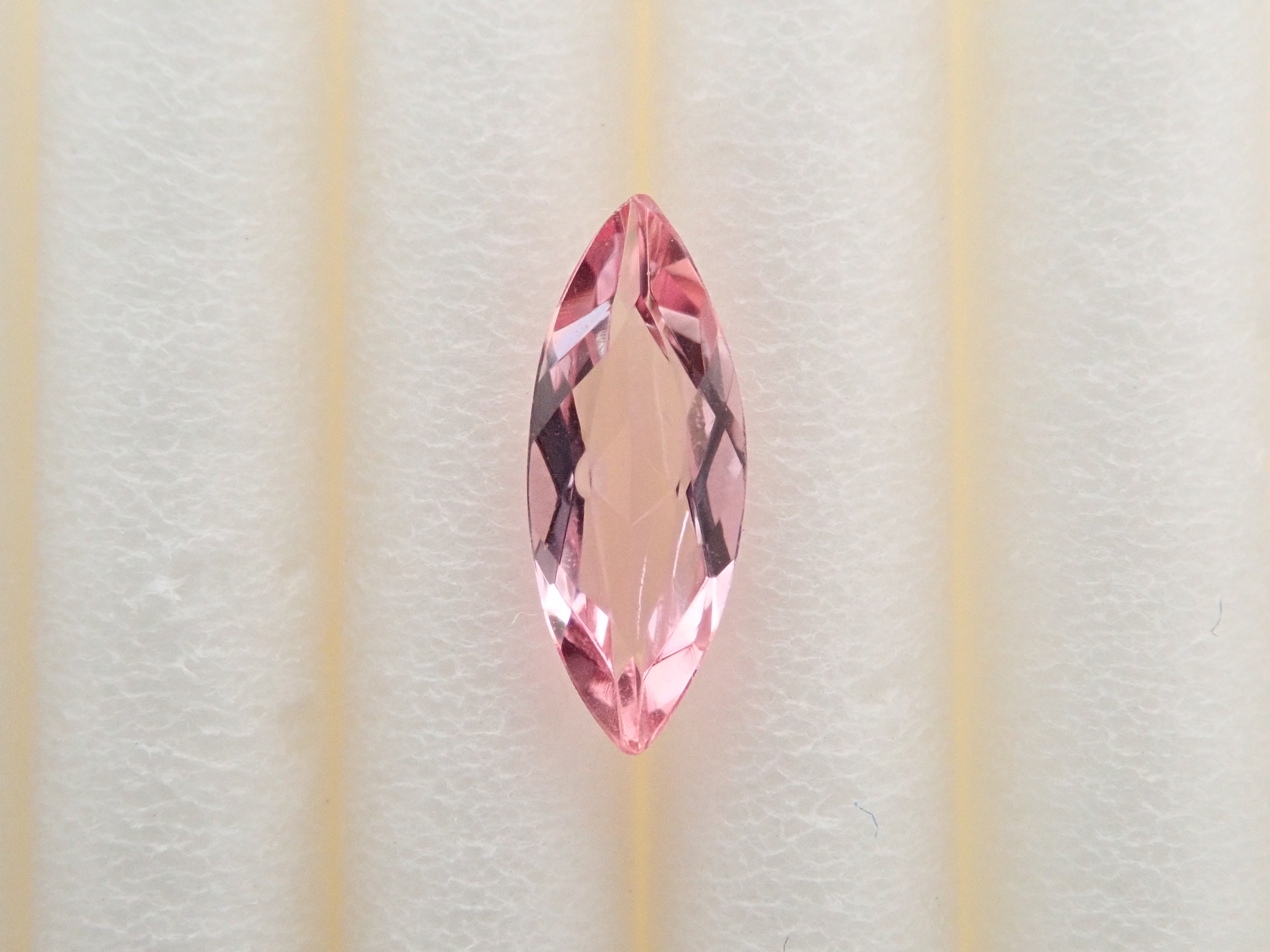 ブラジル産非加熱ピンクインペリアルトパーズ（シェリーピンク） 0.254