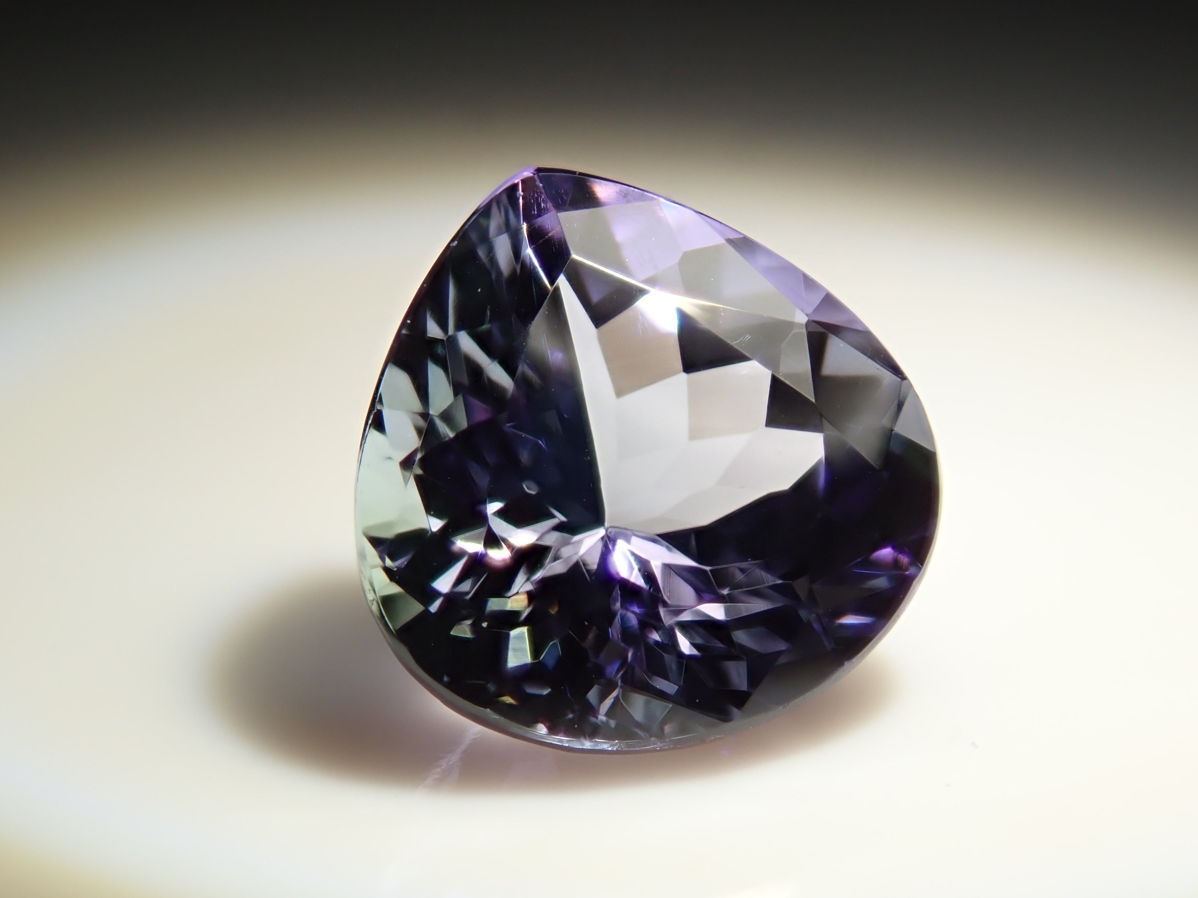 タンザニア産バイカラータンザナイト 1.284ctルース