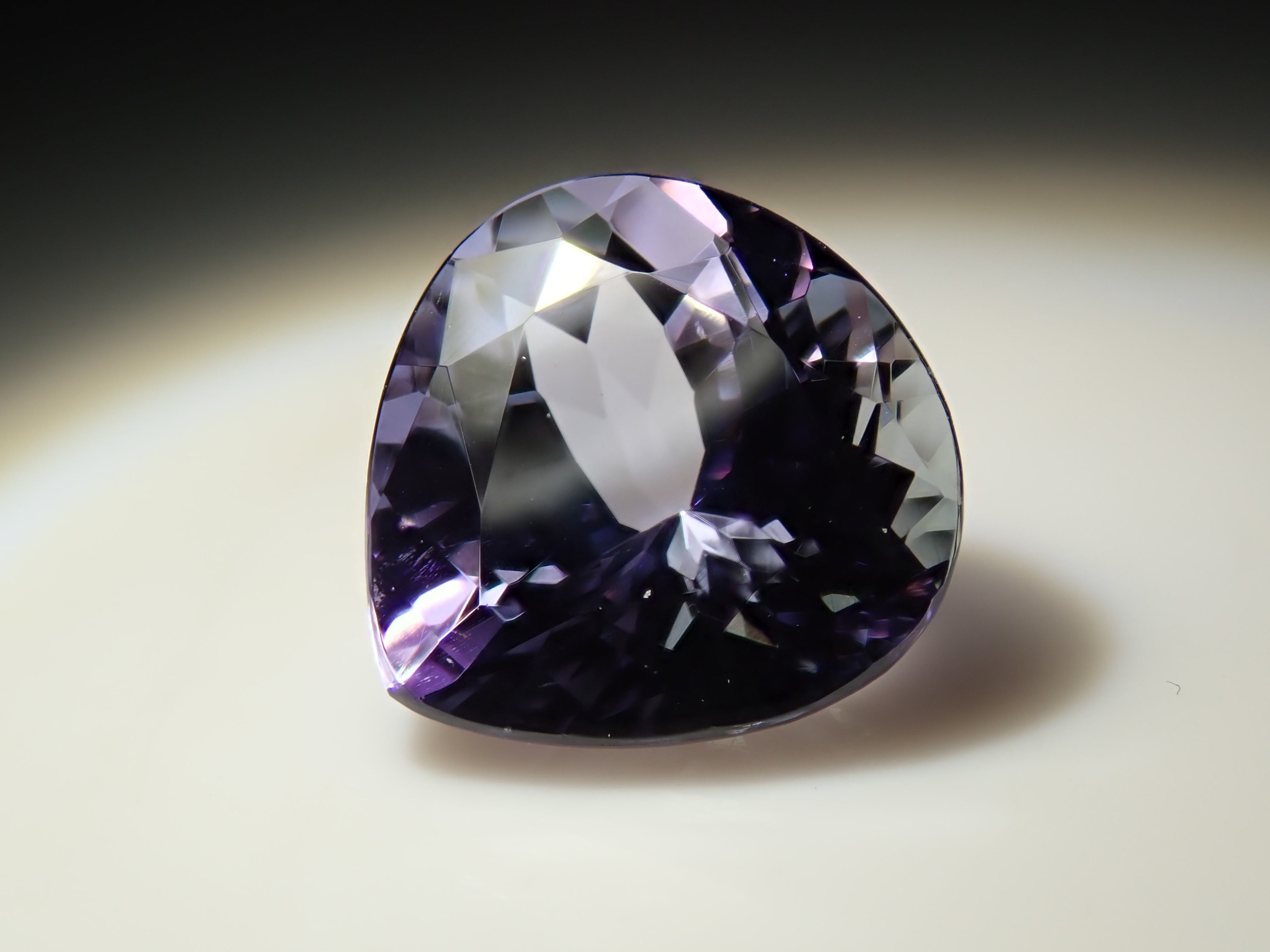 タンザニア産バイカラータンザナイト 1.284ctルース