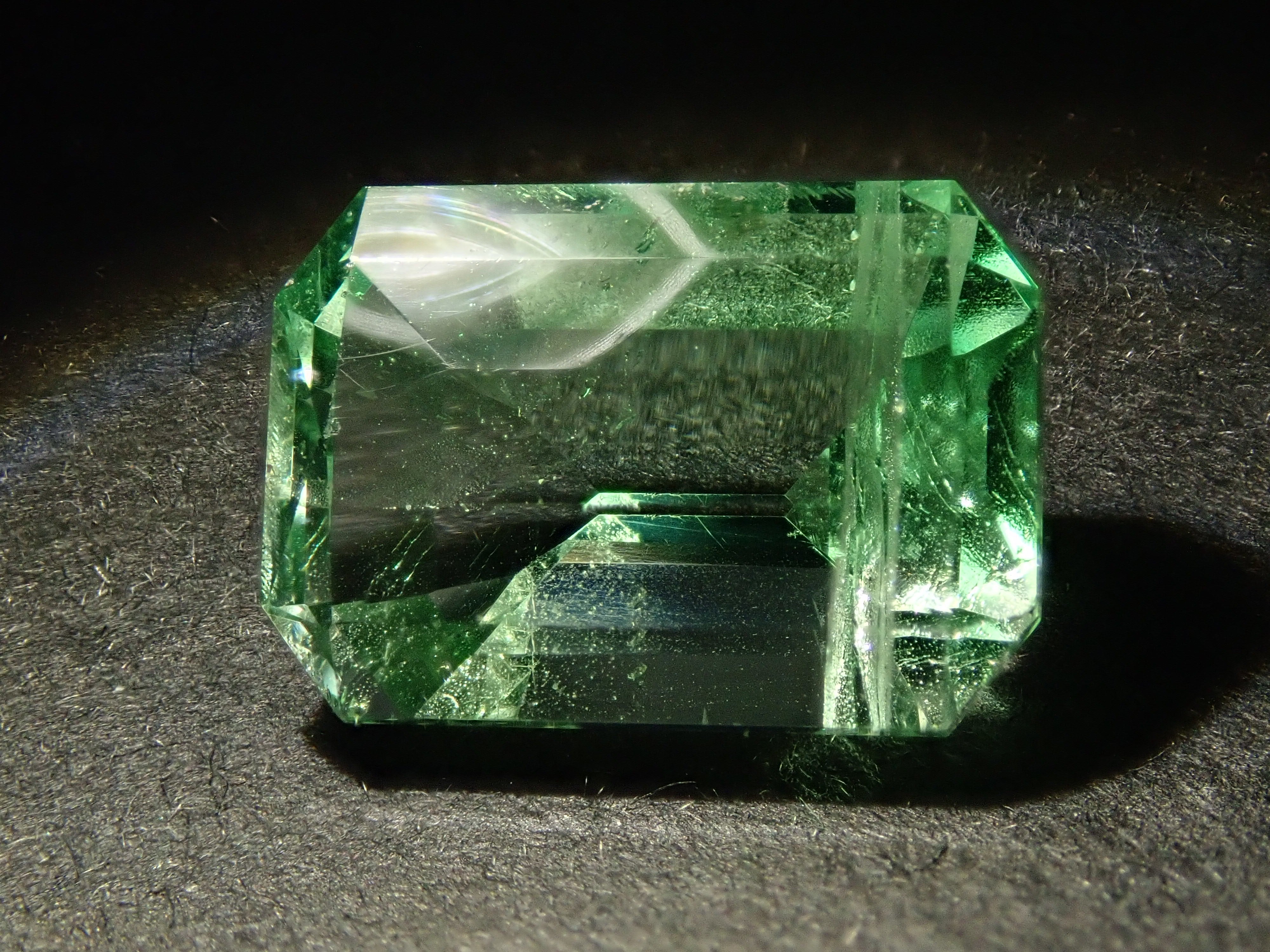 コロンビア産フローライト 5.903ctルース