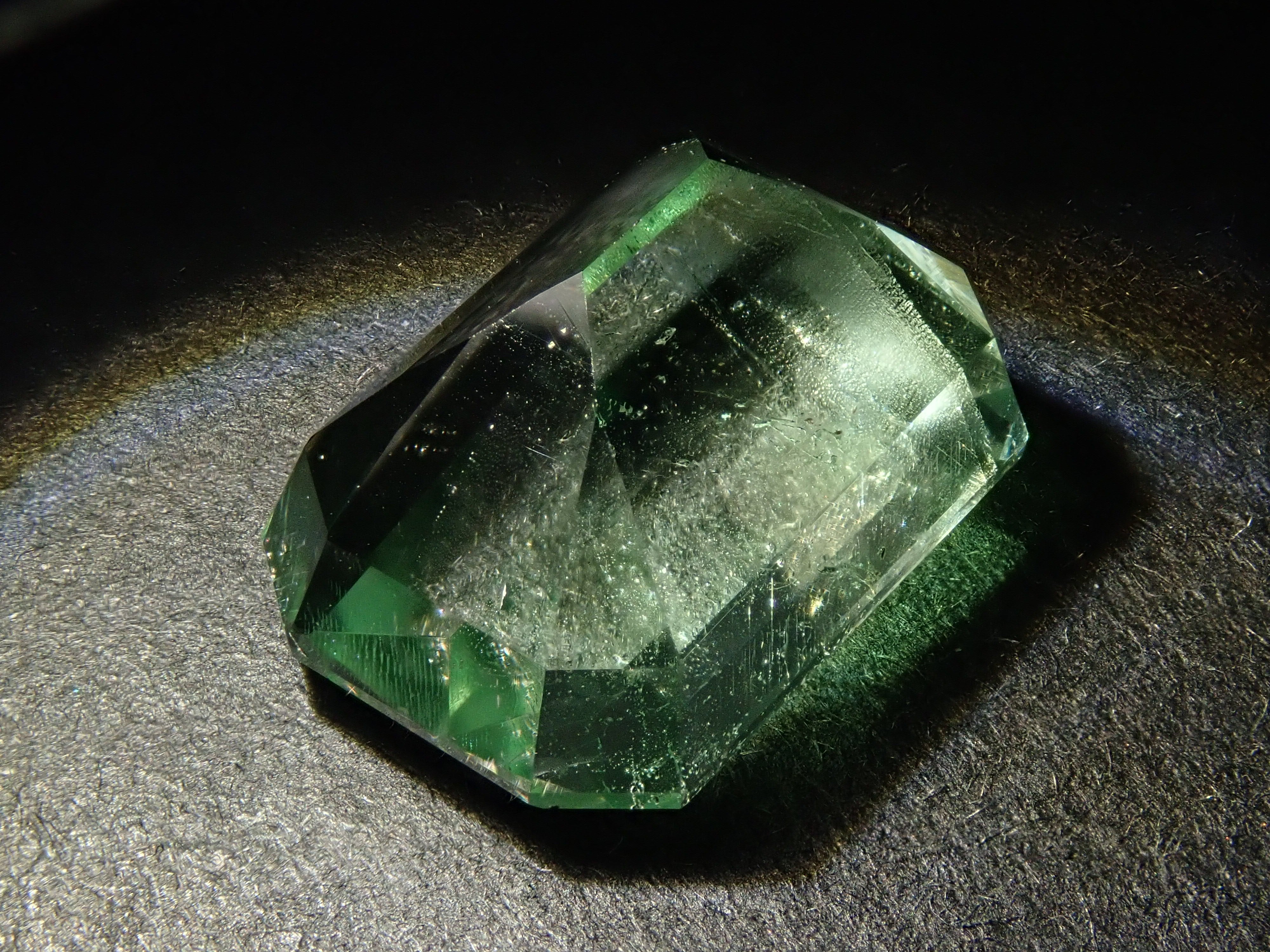 コロンビア産フローライト 5.903ctルース