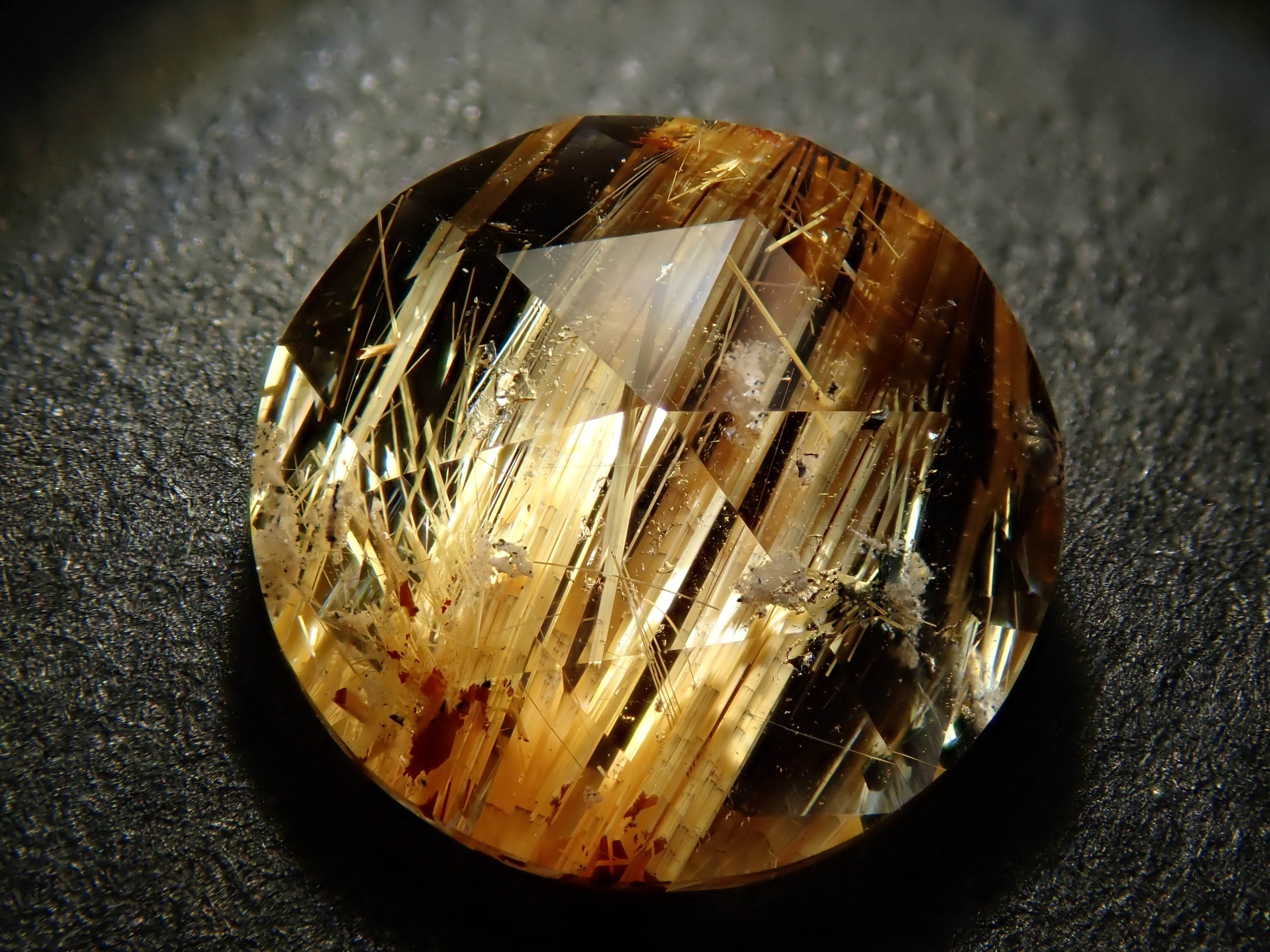 ブラジル産ルチルレイテッドクォーツ 1.406ctルース