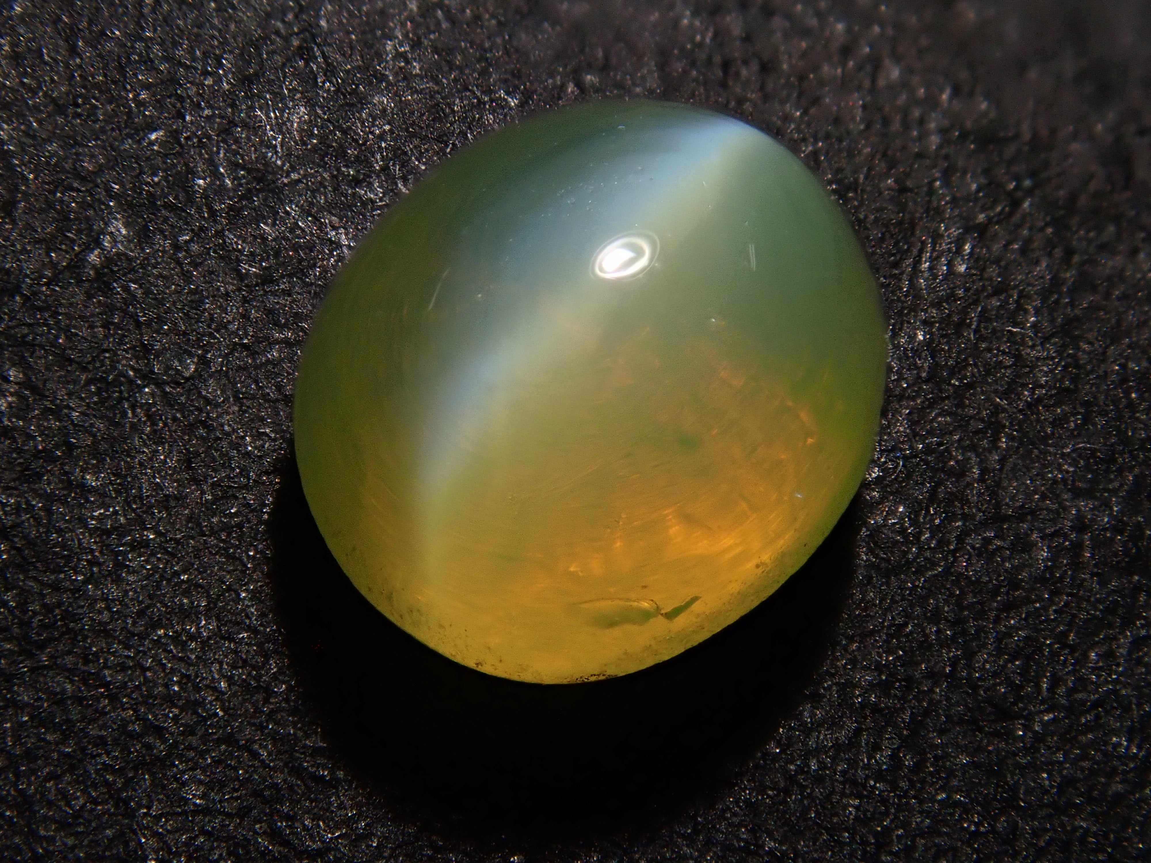 スリランカ産クリソベリルキャッツアイ 0.904ctルース