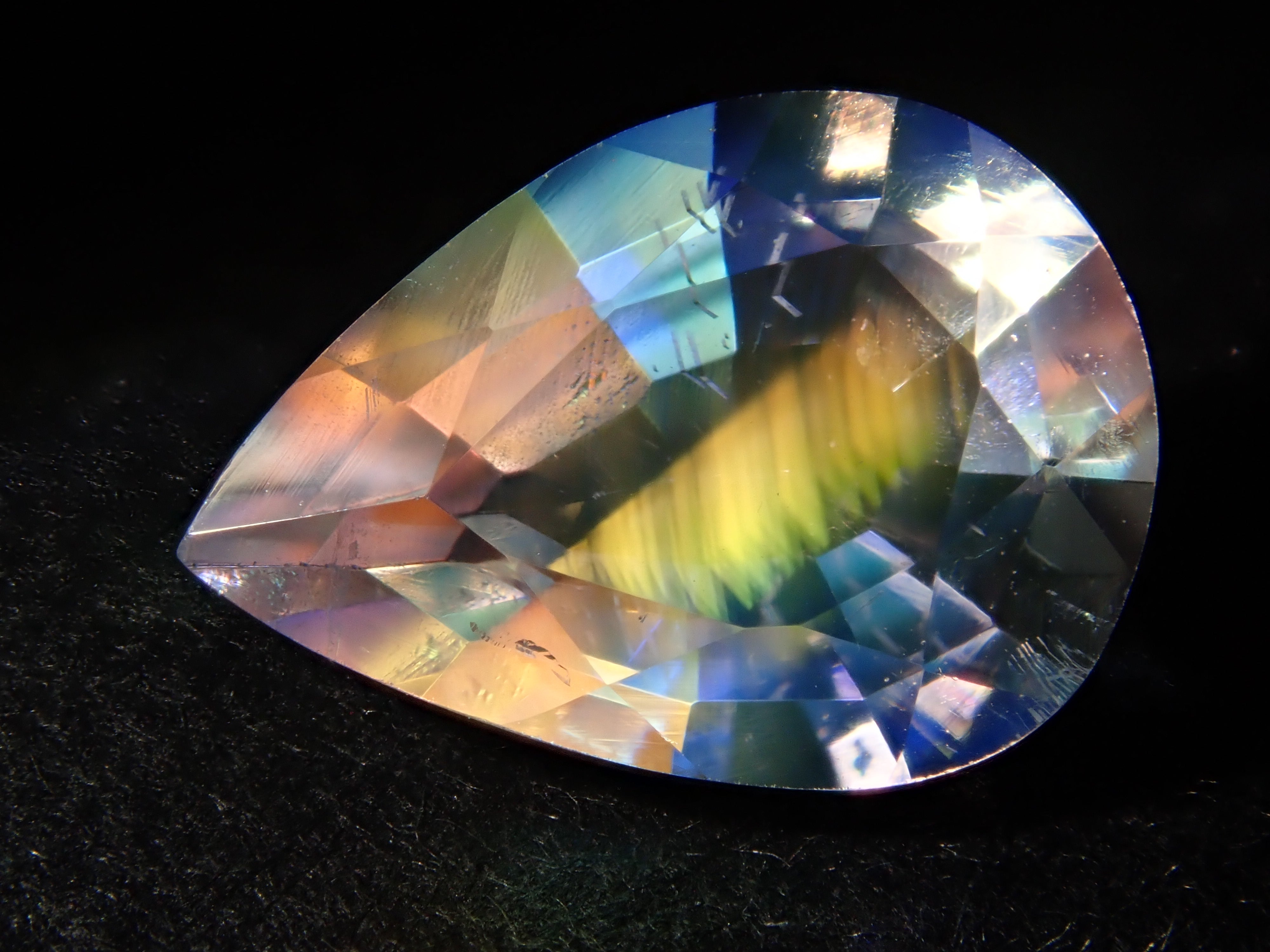 マダガスカル産アンデシン・ラブラドライト（通称名 レインボームーン