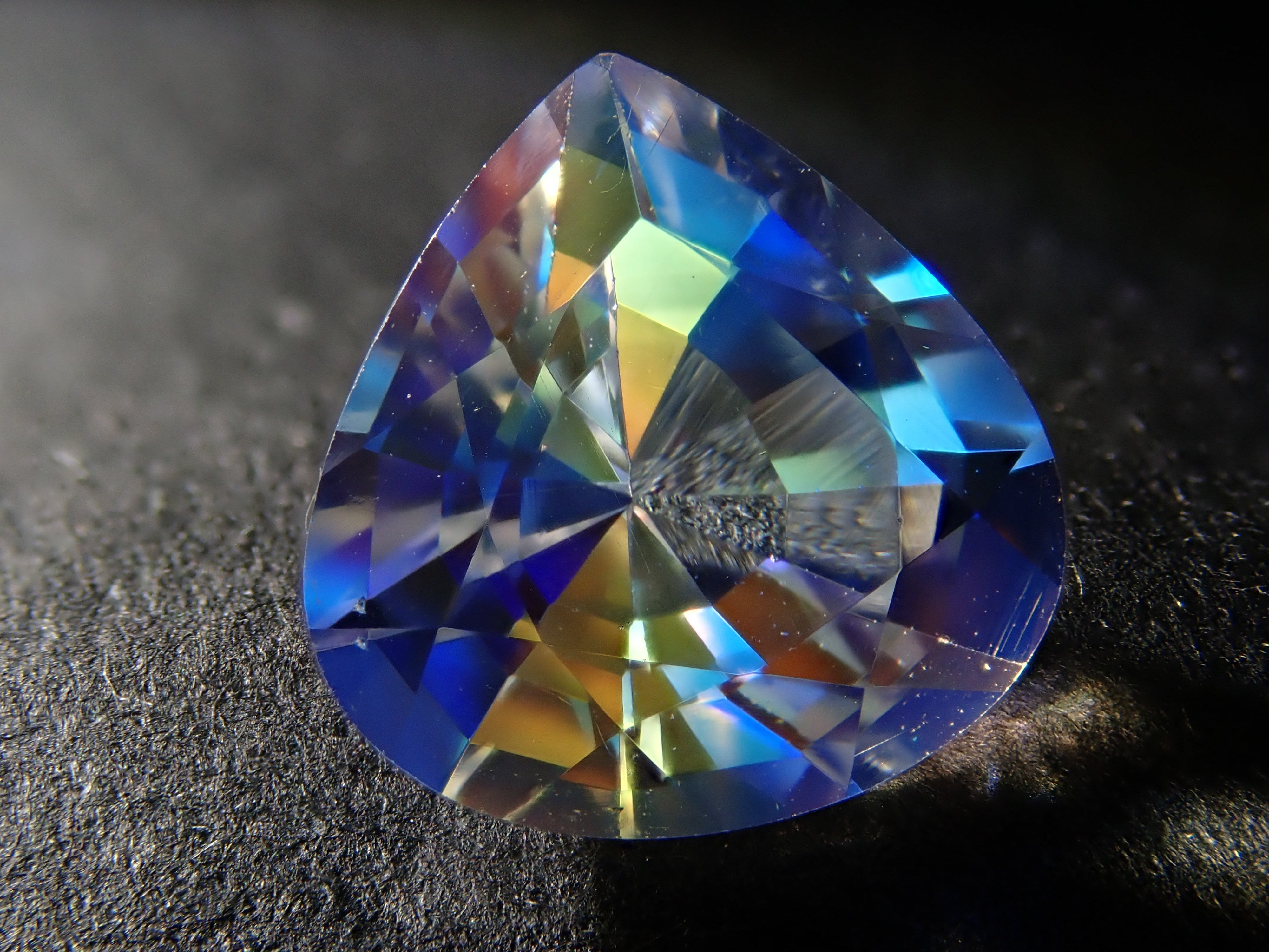 マダガスカル産アンデシン・ラブラドライト（通称名 レインボームーン