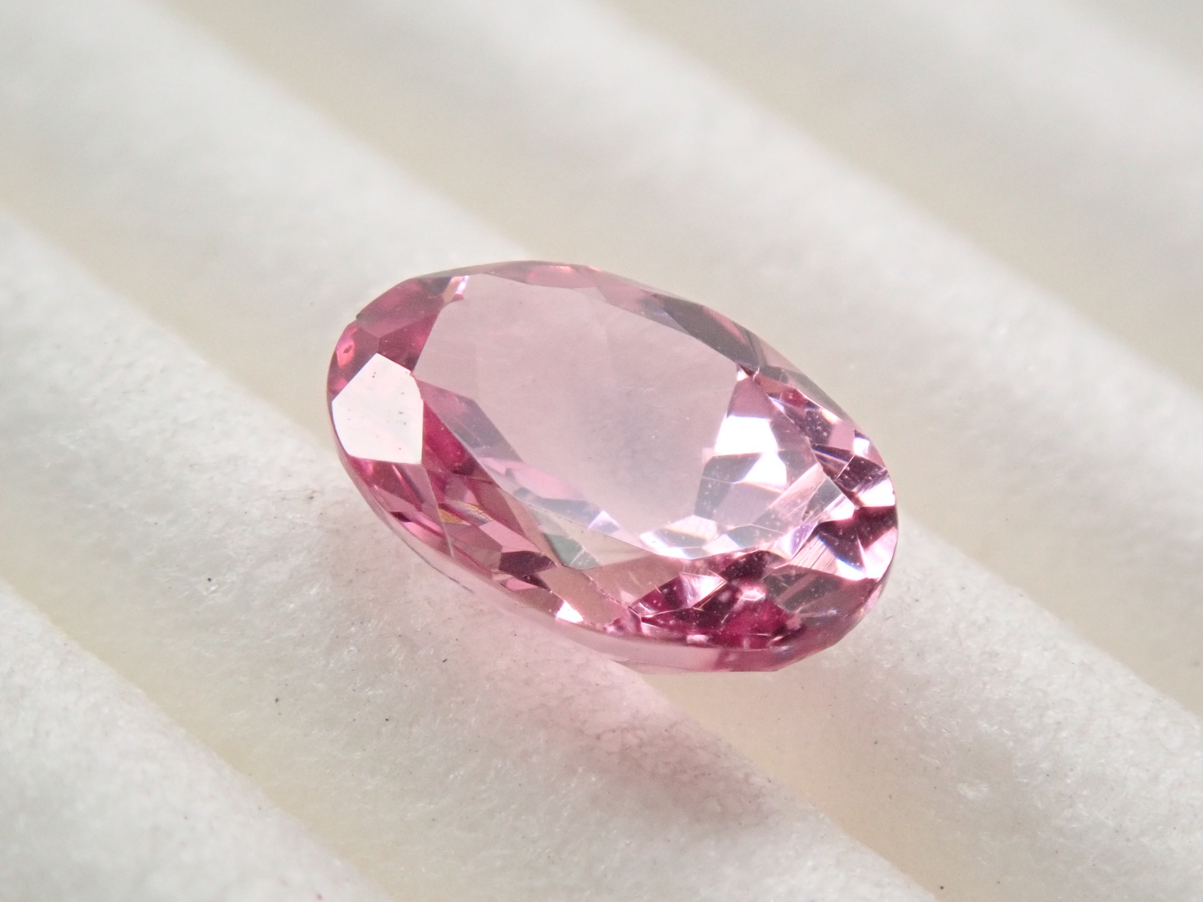 タンザニア産ロードライトガーネット 0.990ctルース