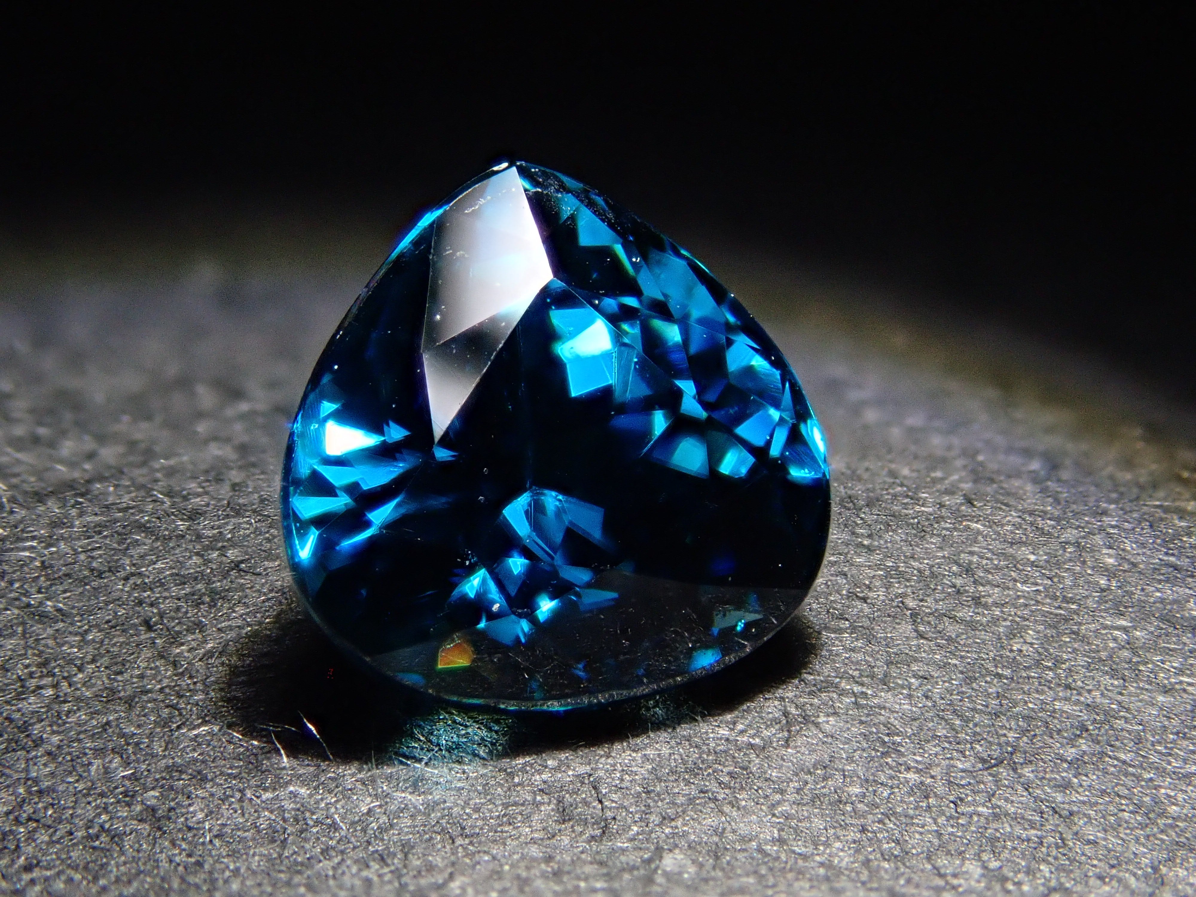 カンボジア産ブルージルコン（ラタナキリブルー） 1.513ctルース