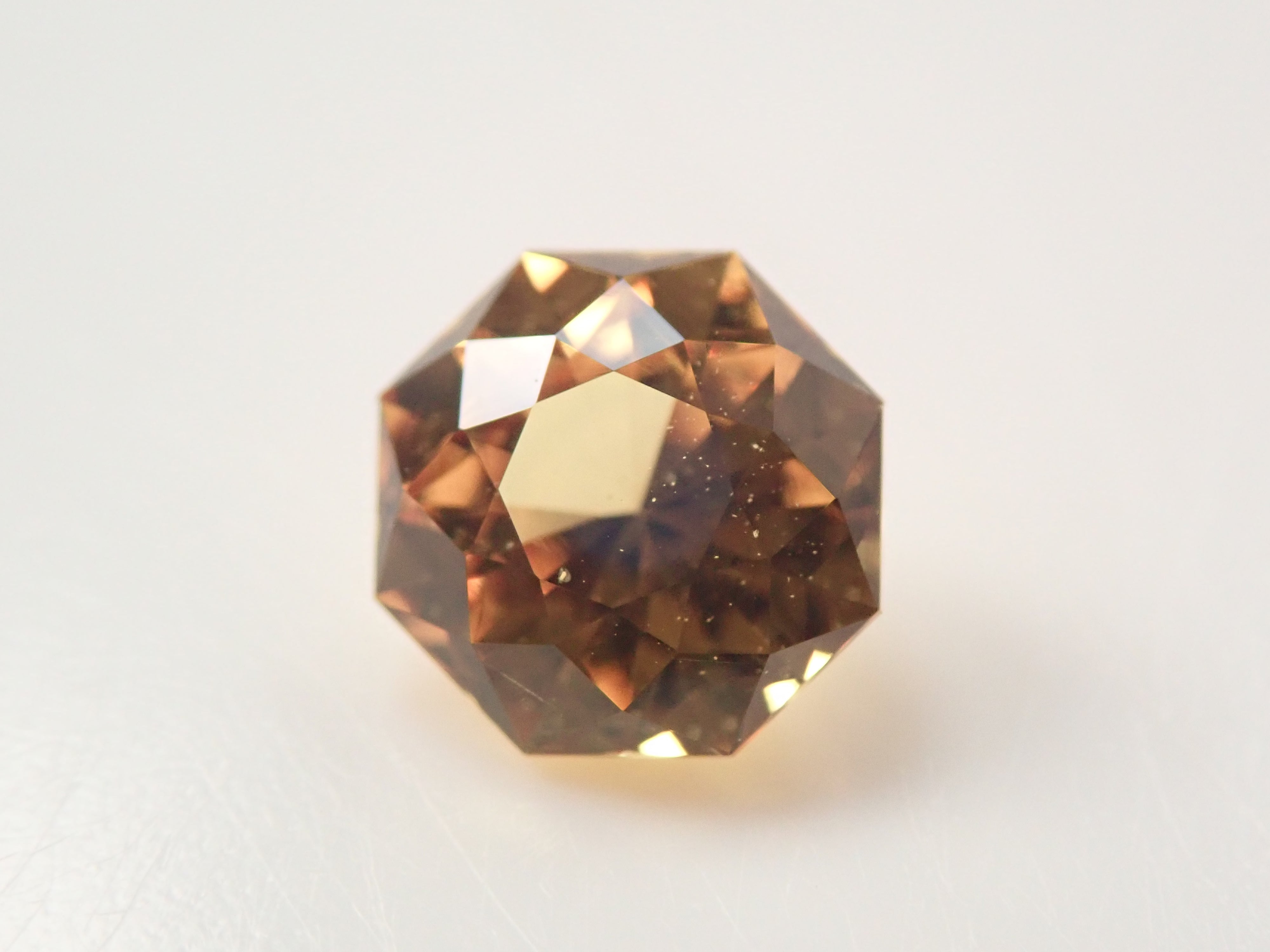 スリランカ産ゴールデンサファイア 0.649ctルース