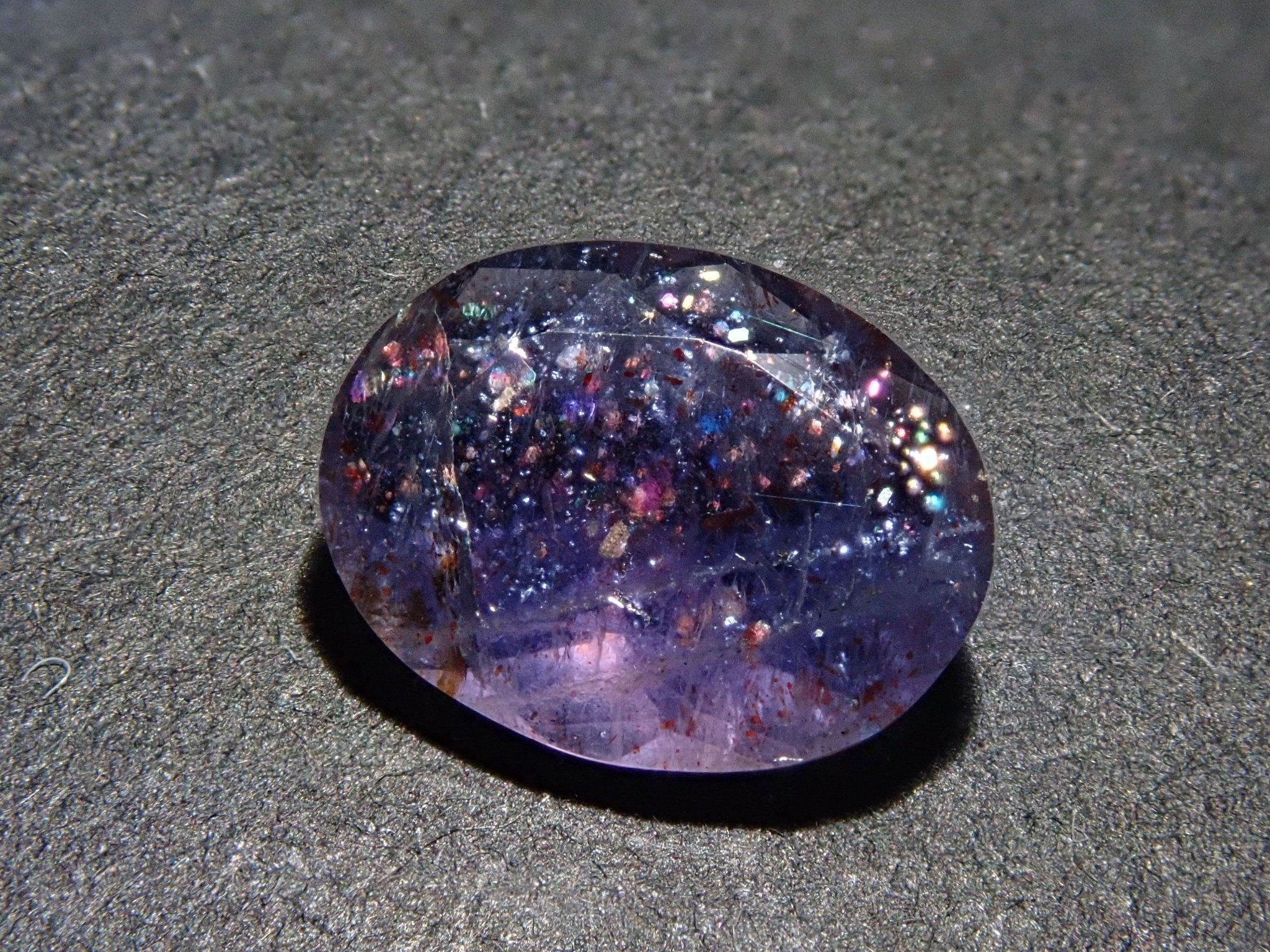 ブラッドショットアイオライトサンストーン 0.858ctルース