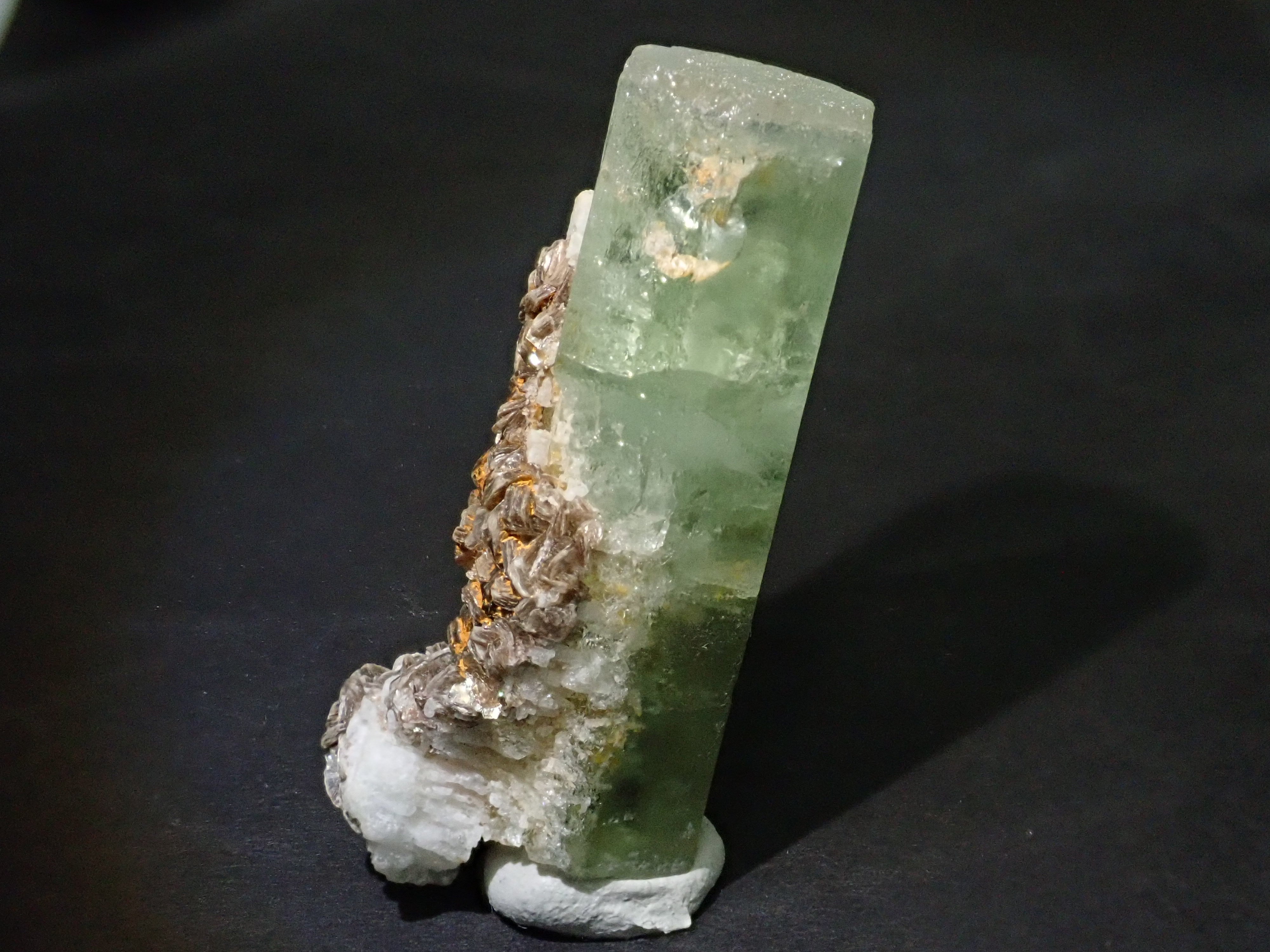 ブラジル産グリーンベリル 105.928ct原石