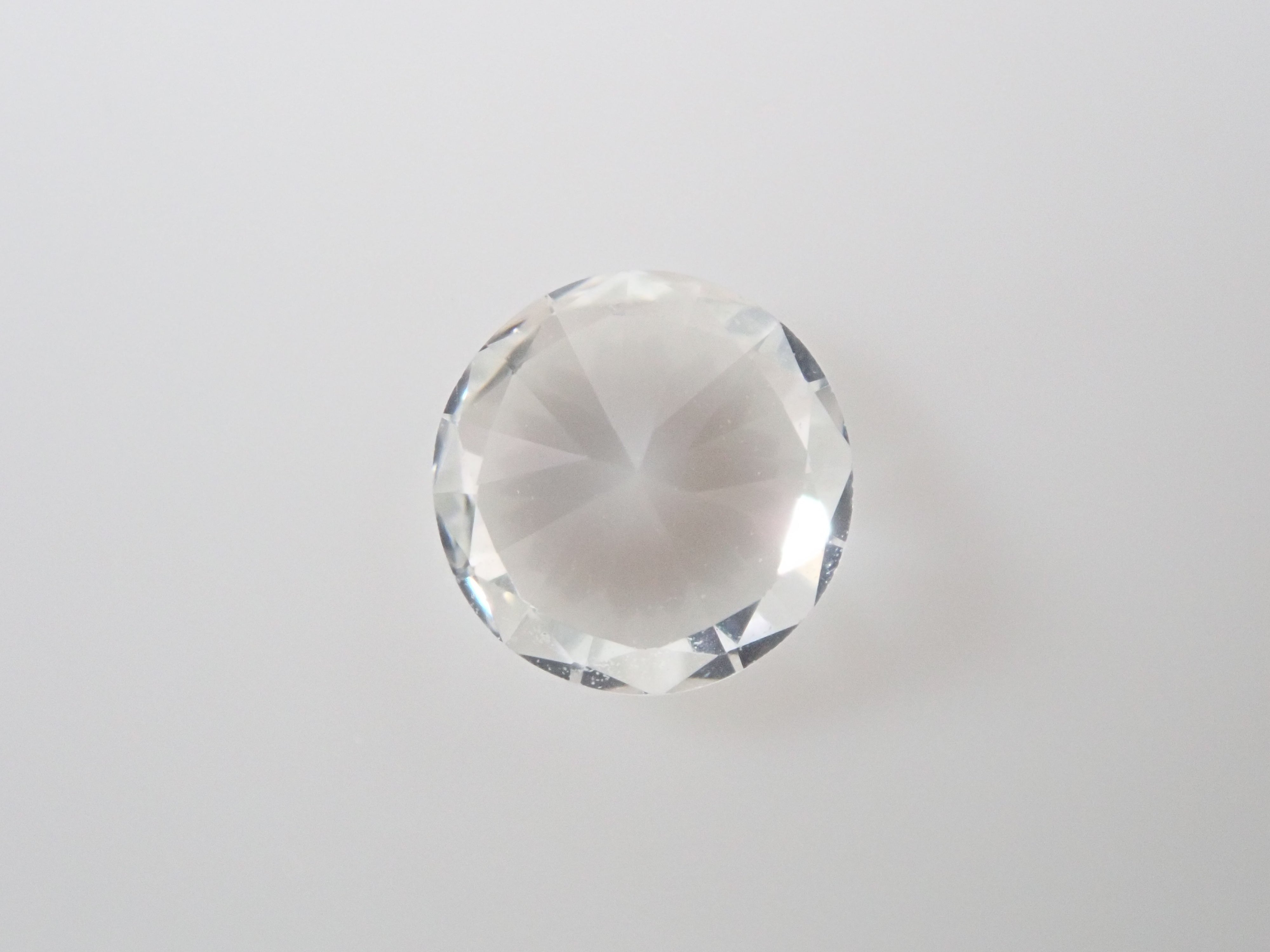 スリランカ産ホワイトサファイア 4.5mm/0.414ctルース