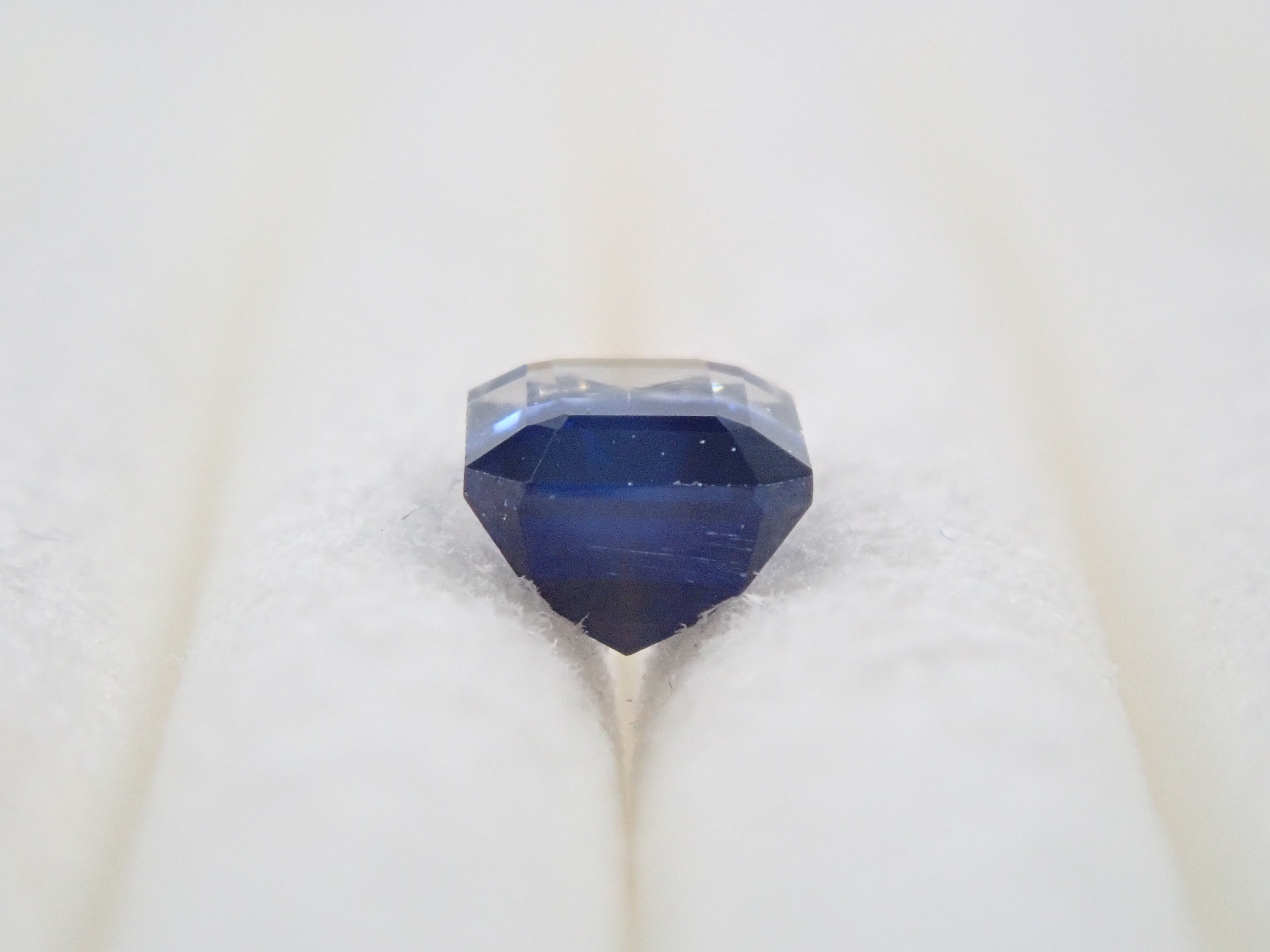 スリランカ産バイカラーサファイア 0.304ctルース