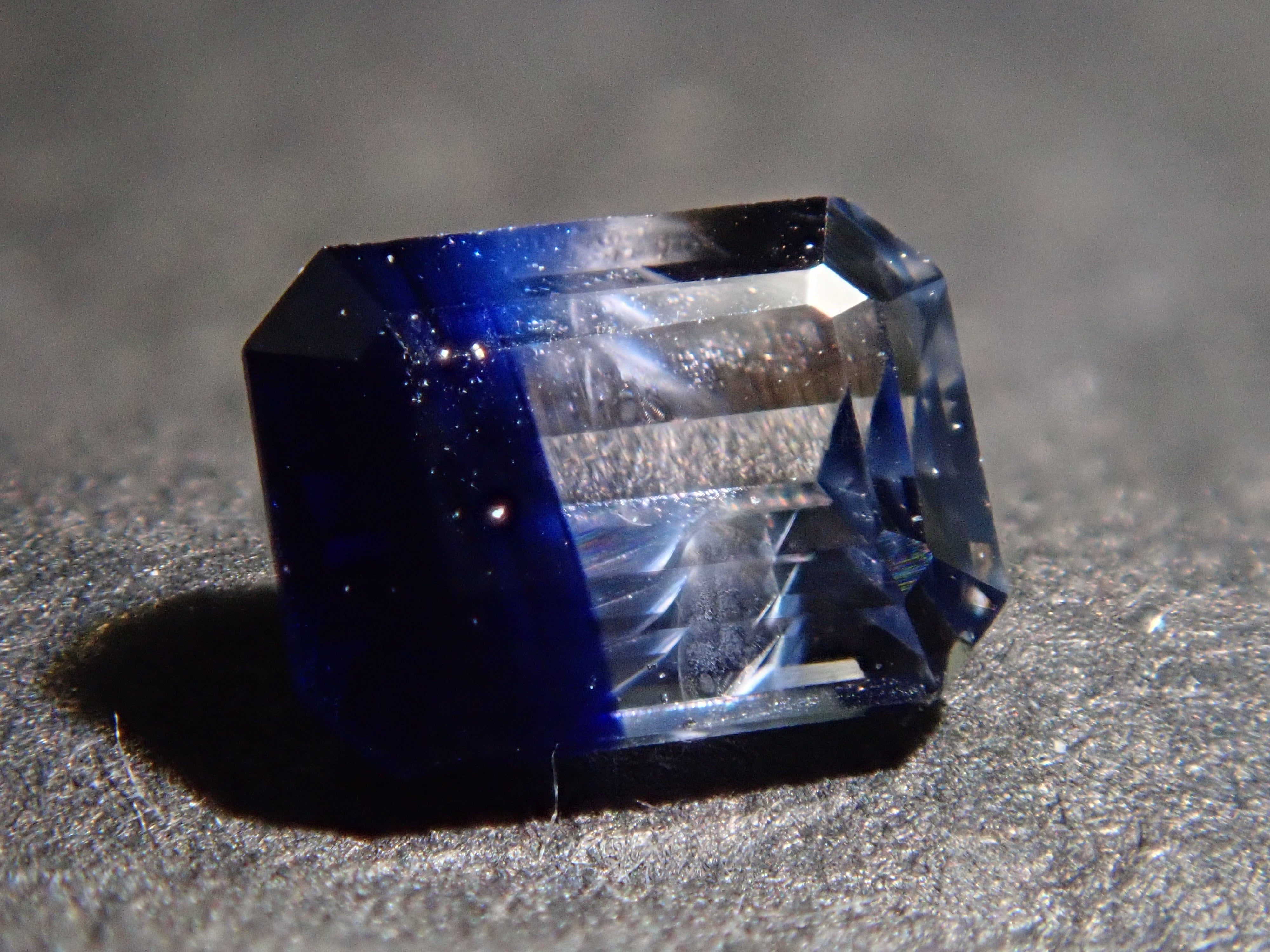 スリランカ産バイカラーサファイア 0.304ctルース
