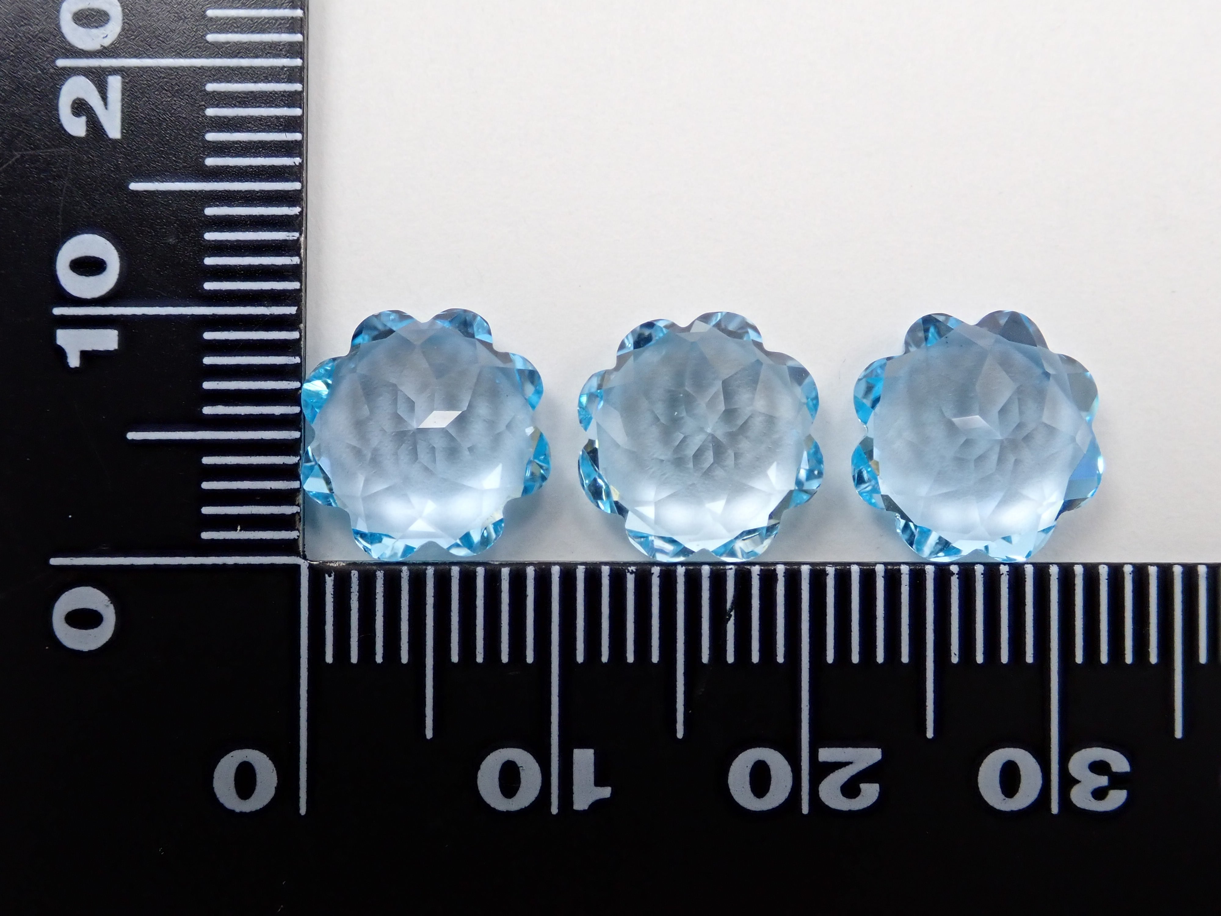 スカイブルートパーズ 1石（10mm、フラワーカット）《複数購入割引有》