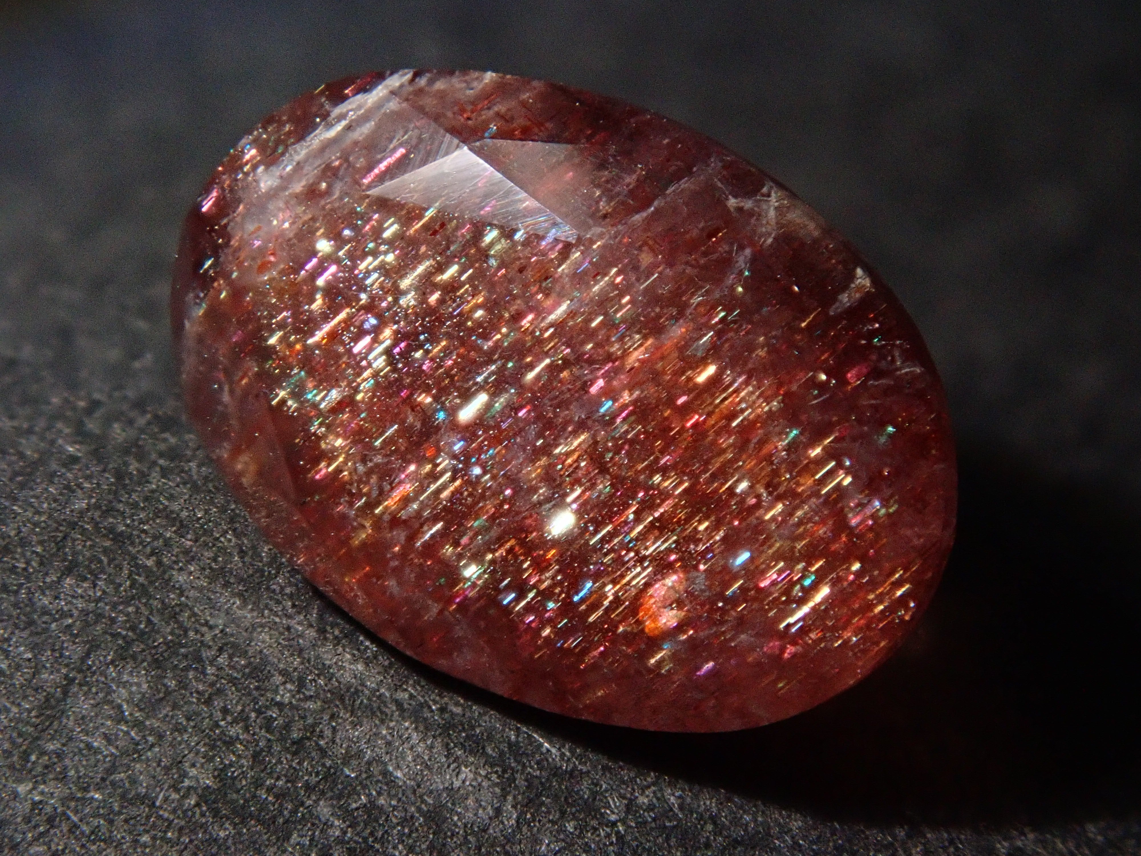 インド産ブラッドショットアイオライトサンストーン 1.110ctルース