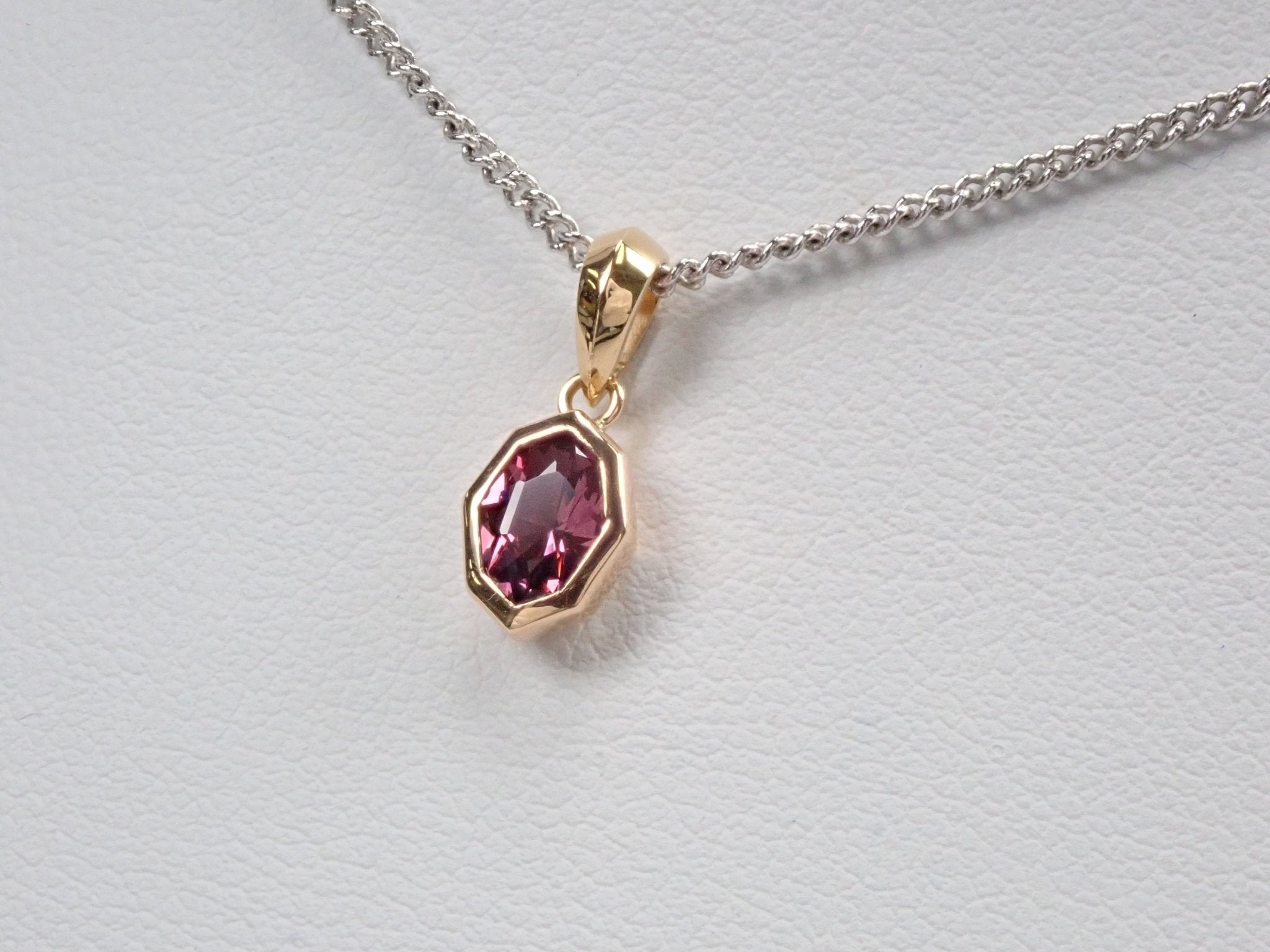 K18スピネル0.548ct ペンダントトップ（ネックレストップ）