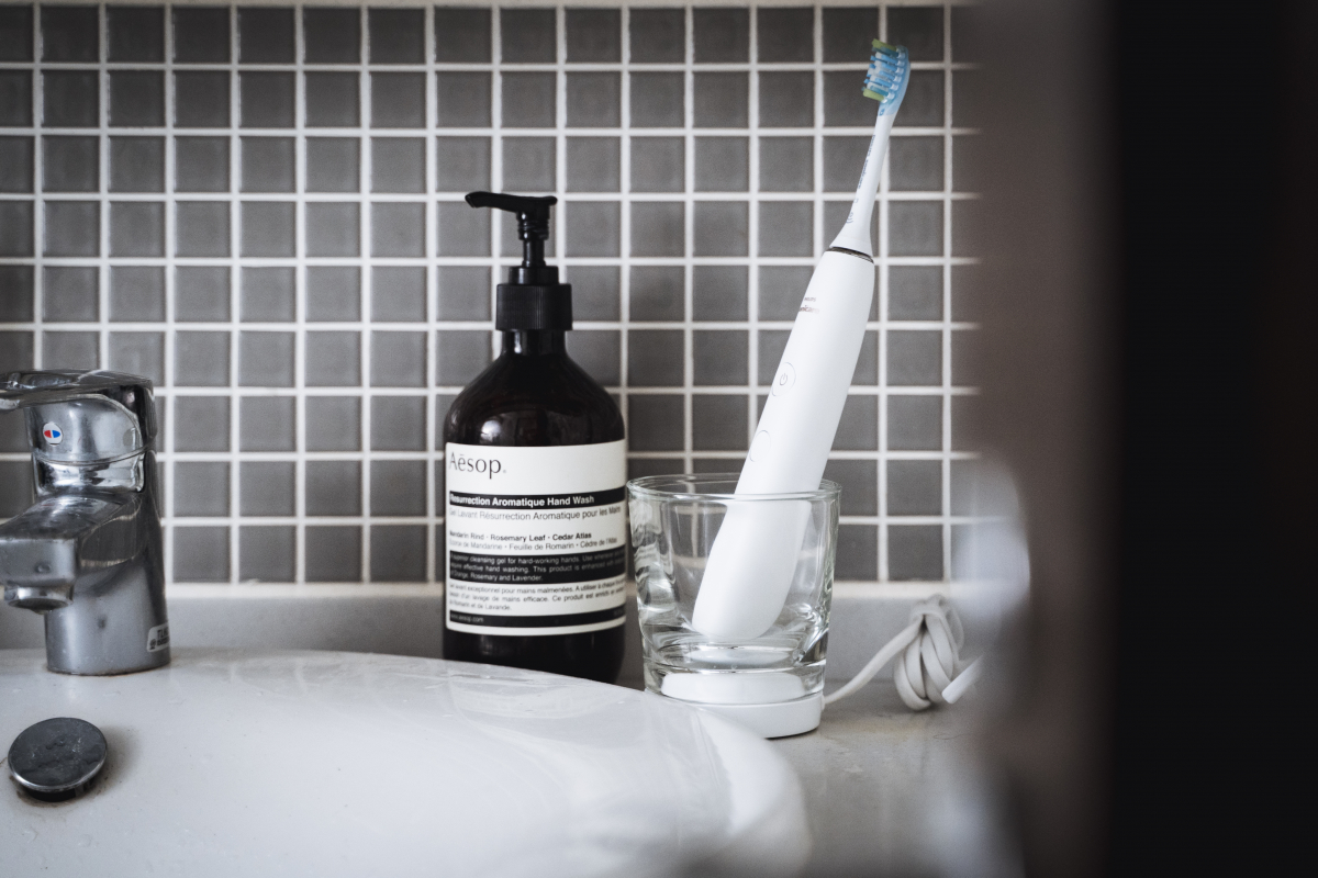 スマホとつながる、かしこい電動歯ブラシに夢中！ vol.108 - 市川渚の