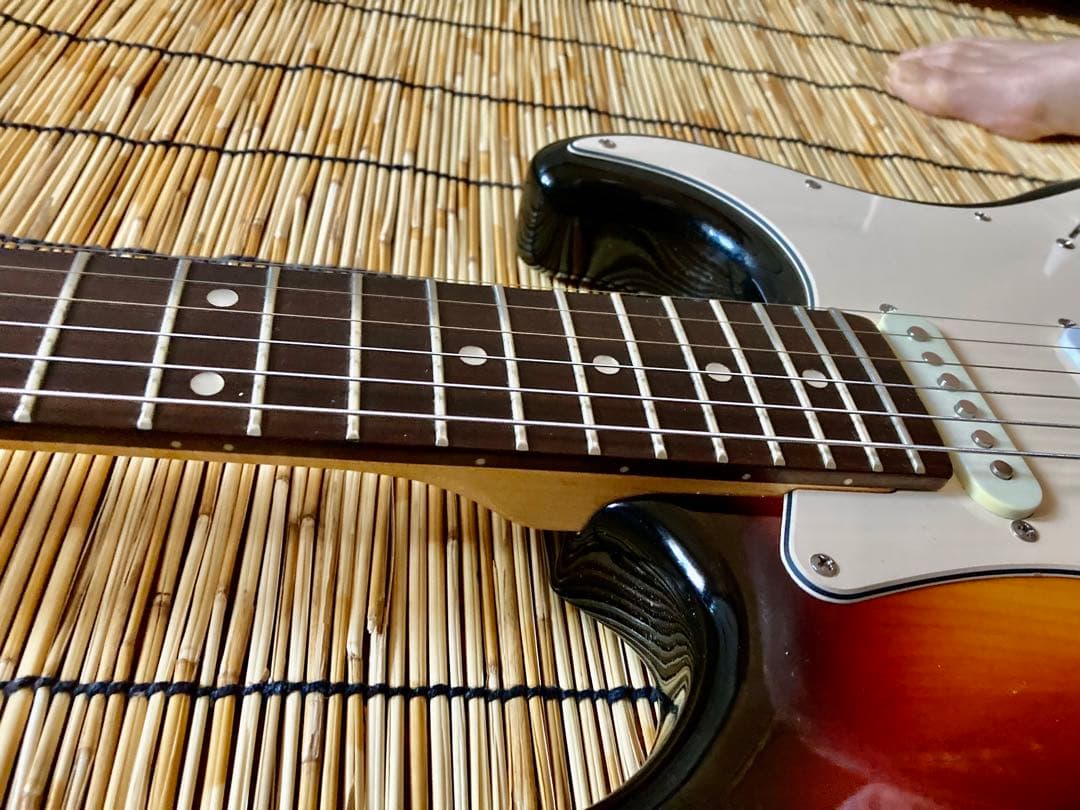 ☆美品 ローノイズで多機能搭載 BUSKERS SSH ST