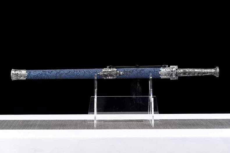 きらきら光る剣 古兵器 武具 刀装具 日本刀 模造刀 居合刀