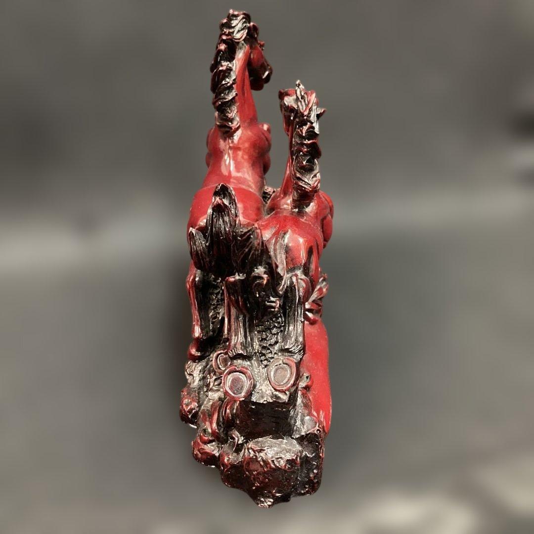 赤い馬の彫刻 木製？ 置物 幅約21cm 高さ約18cm 開運 風水 - メルカリ