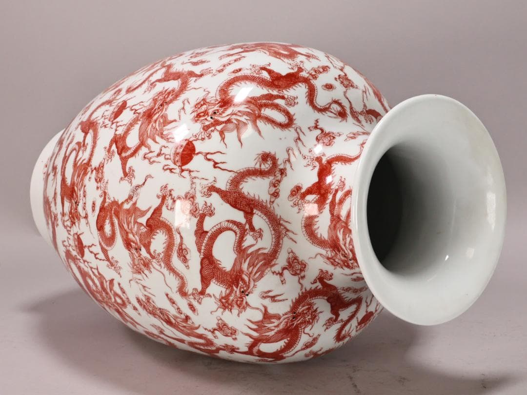 BK217 中国古玩 大清乾隆年製 銘 紅釉郡龍文様 花瓶 飾壷 壺 高40