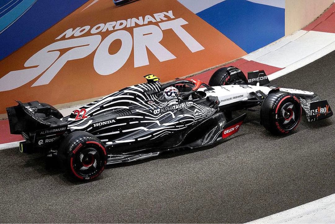 ポストホビー特注 スパーク 1/43 アルファタウリAT04 アブダビ 角田裕