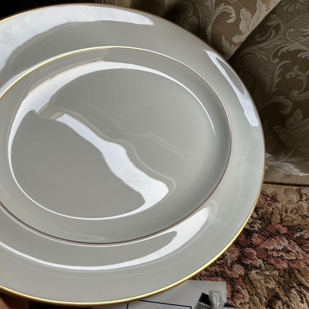 黒壺 WEDEWOOD CALIFORNIA 英国の輝きを纏う オーバルプラター - メルカリ