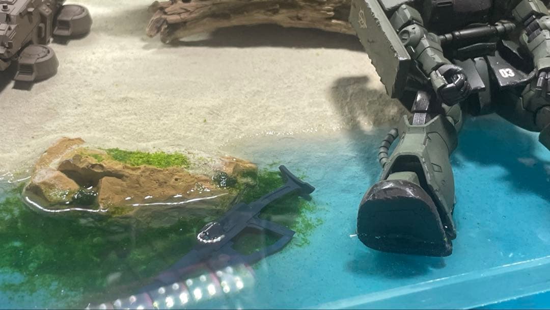 孤島で眠る 朽ちたザク レジン ジオラマ 1/144 - メルカリ