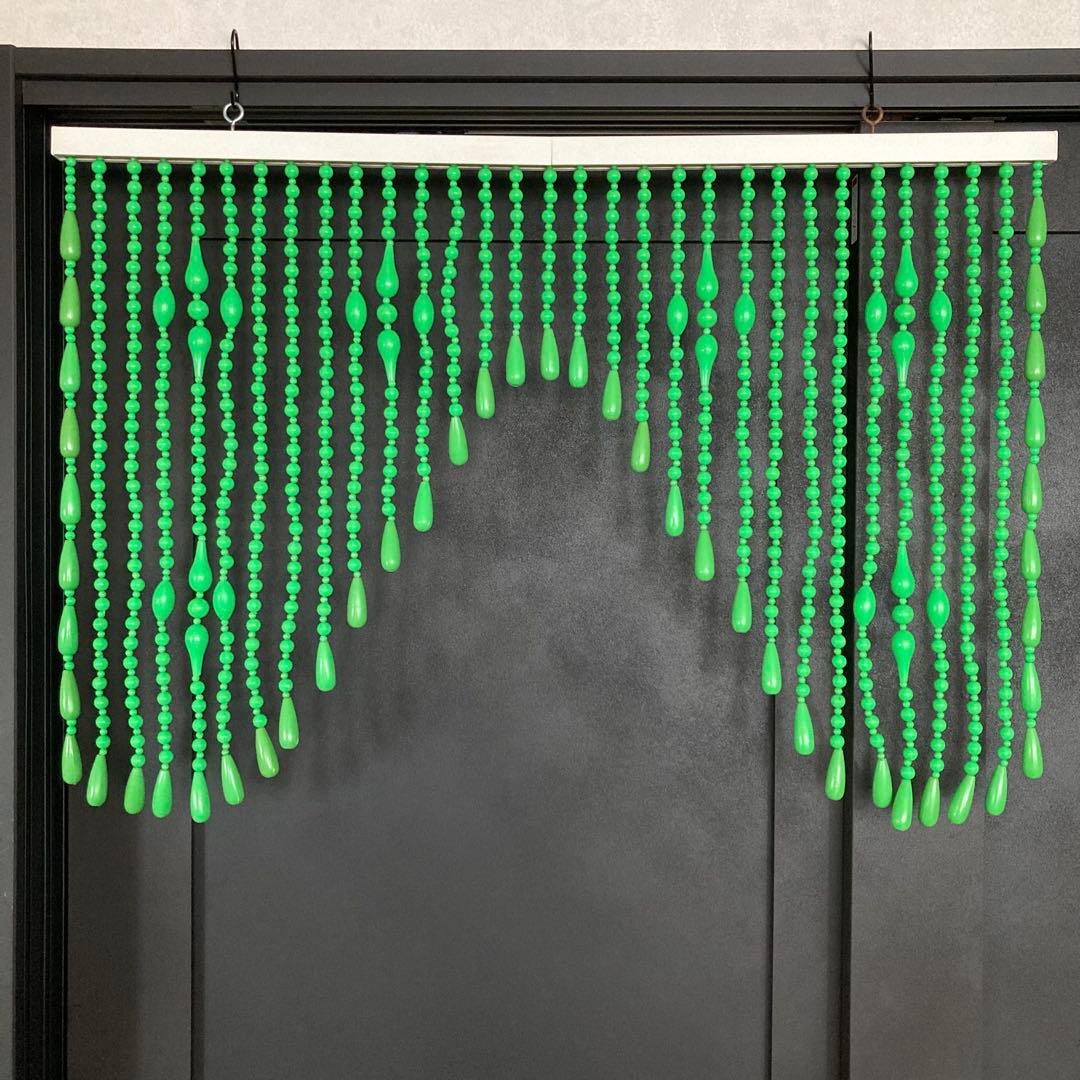 当時物 昭和レトロ レトロポップ 珠のれん グリーン 昭和レトロポップ グリーンのビーズのれん(珠のれん)/未使用品 - [Sold