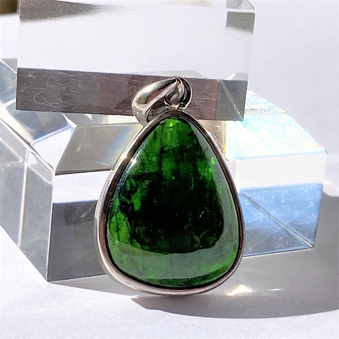 1000円引！【静寂の森の奥深く】クロムダイオプサイト 天然石