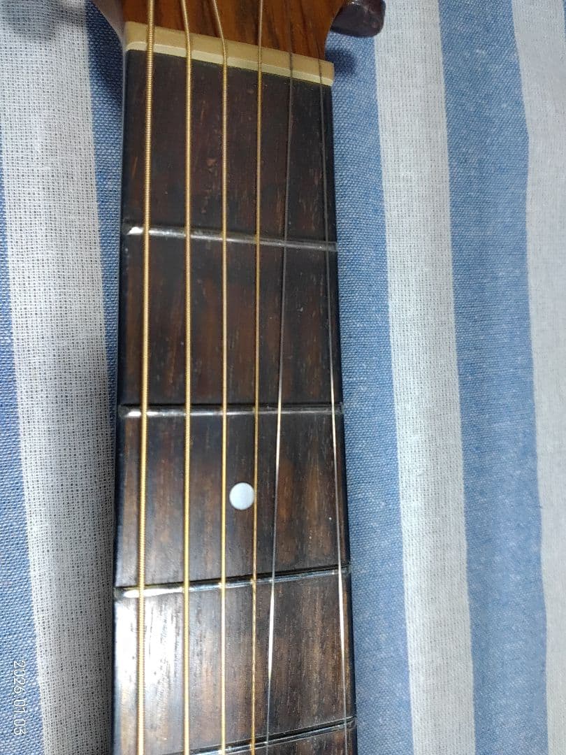 Morrisのカッタウェイ・アコースティックギターS-30ハードケース付き