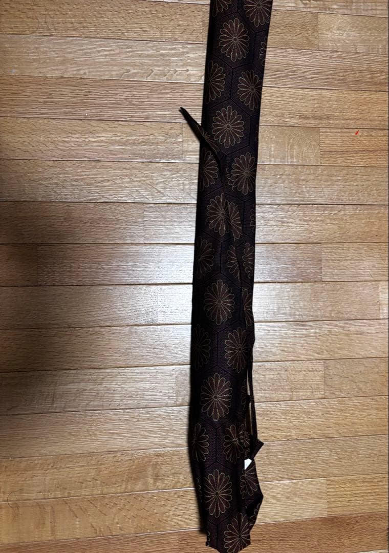 湾曲した刃の刀 黒い鞘と柄 - メルカリ