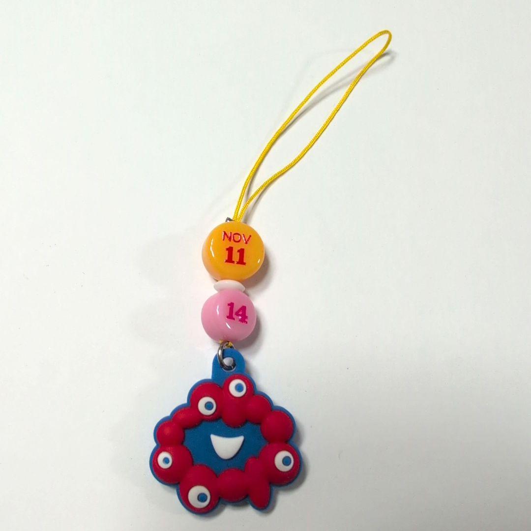 ミャクミャク バースデーストラップ - メルカリ