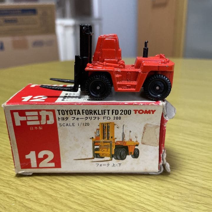 日本製トミカ12番 トヨタフォークリフトFD200 - メルカリ