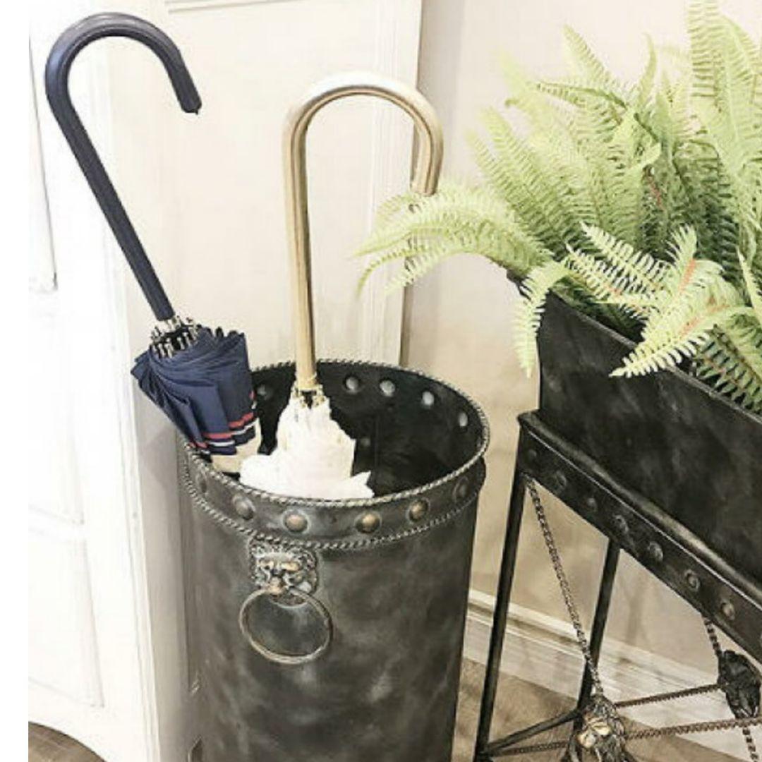 輸入雑貨 アイアン製品 『ライオン飾り付き円筒形傘だて』 アンブレラ