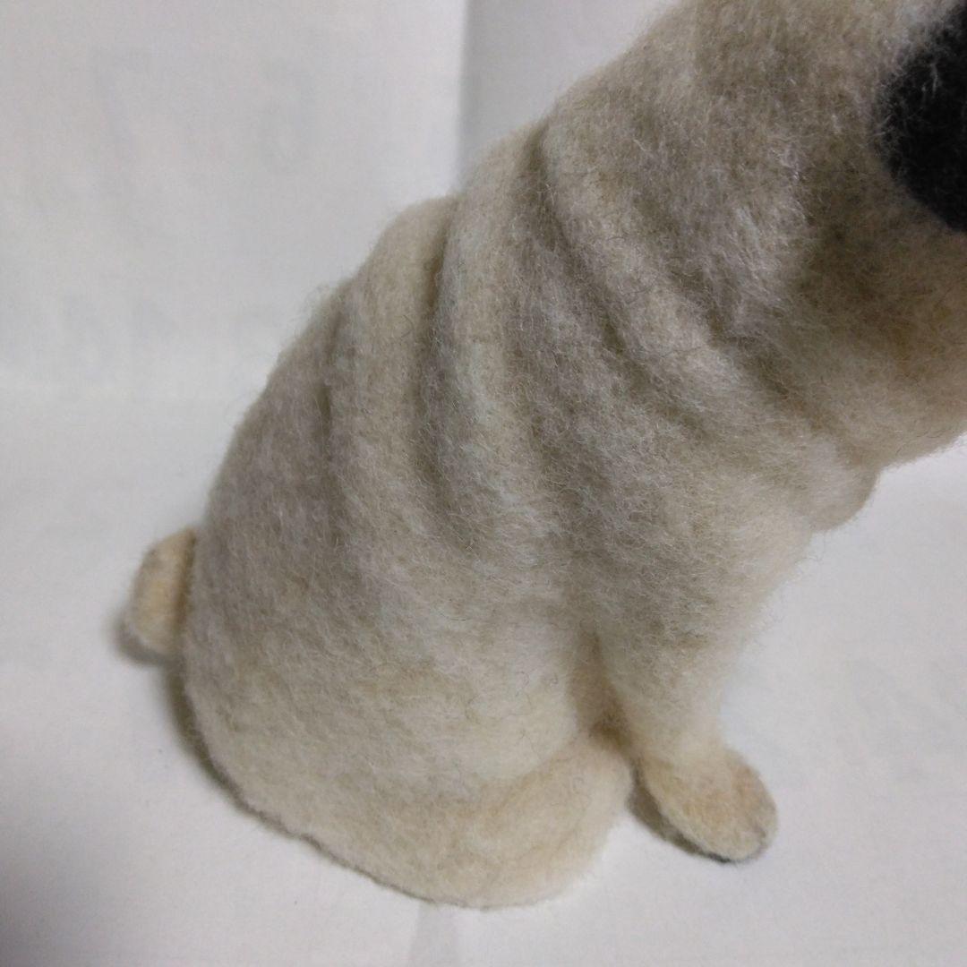 羊毛フェルト ハンドメイド パグ お座りポーズ 困った顔 - メルカリ