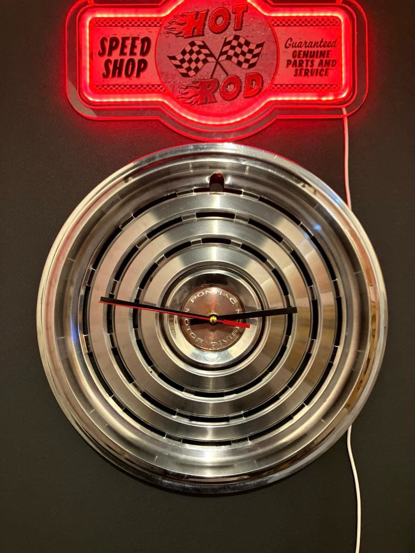 アメ車、ポンティアックホイールキャップ壁掛け時計 車ホイール掛時計 カーホイール時計 タイヤホイール時計 ウオール