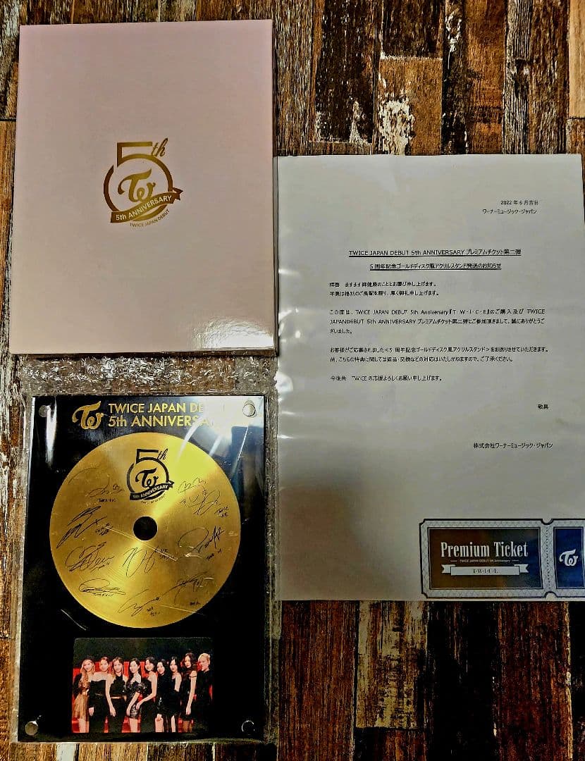 TWICE 5周年記念 ゴールドディスク風アクリルスタンド 高 品質